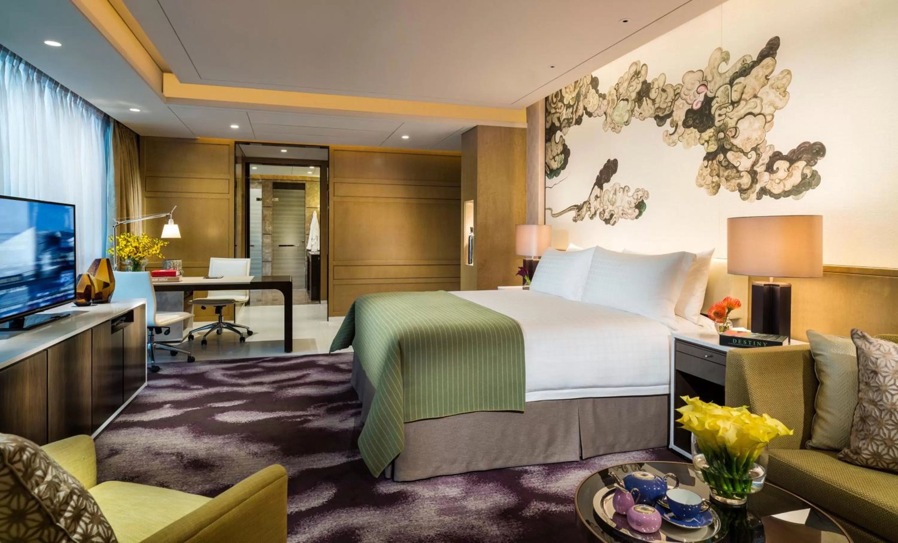 Bedroom, Bed in Four Seasons Hotel Shenzhen