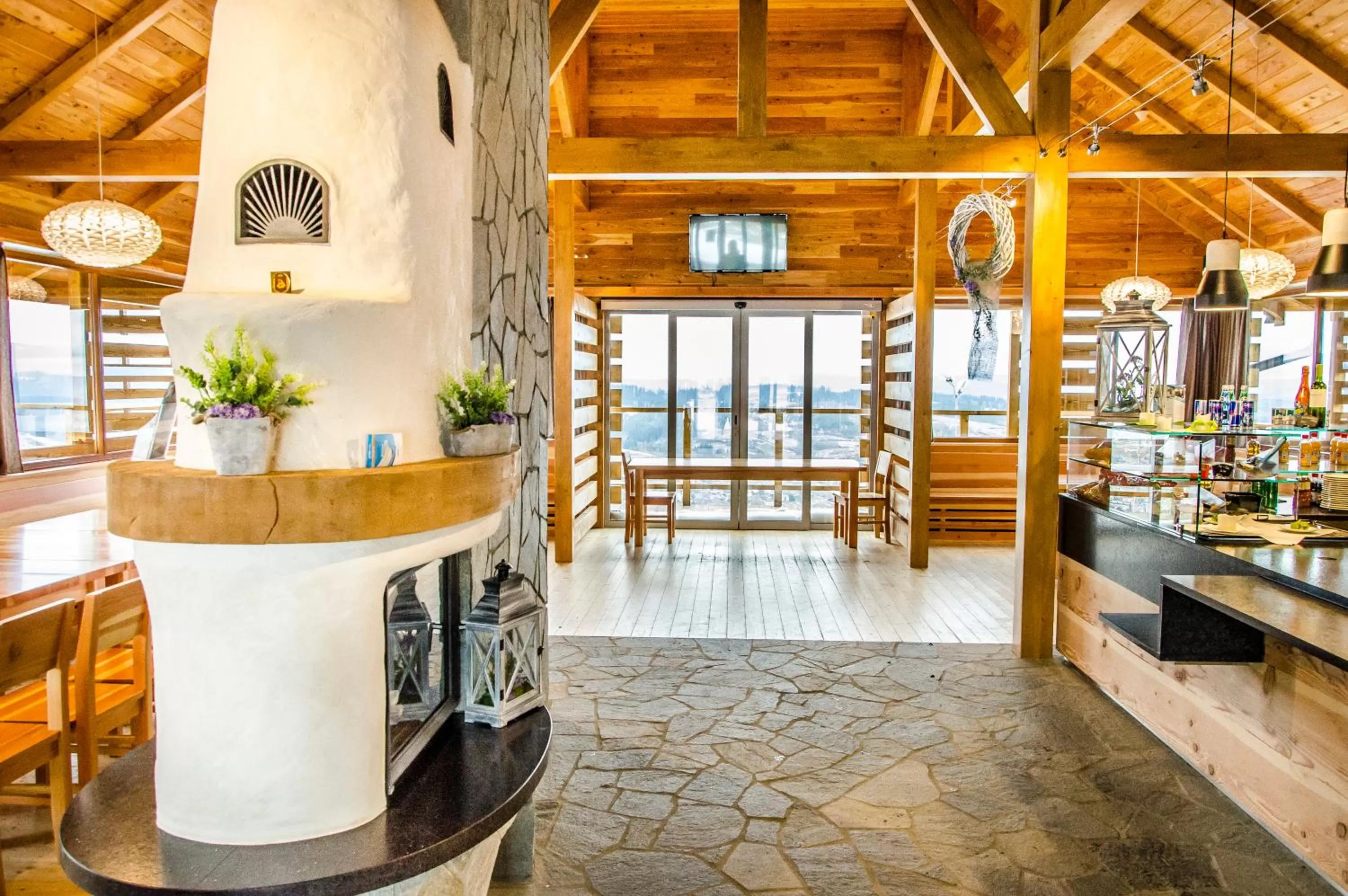 Skiing in Hotel Kompleks Beskid z basenem i stokiem narciarskim - blisko Babiej Góry