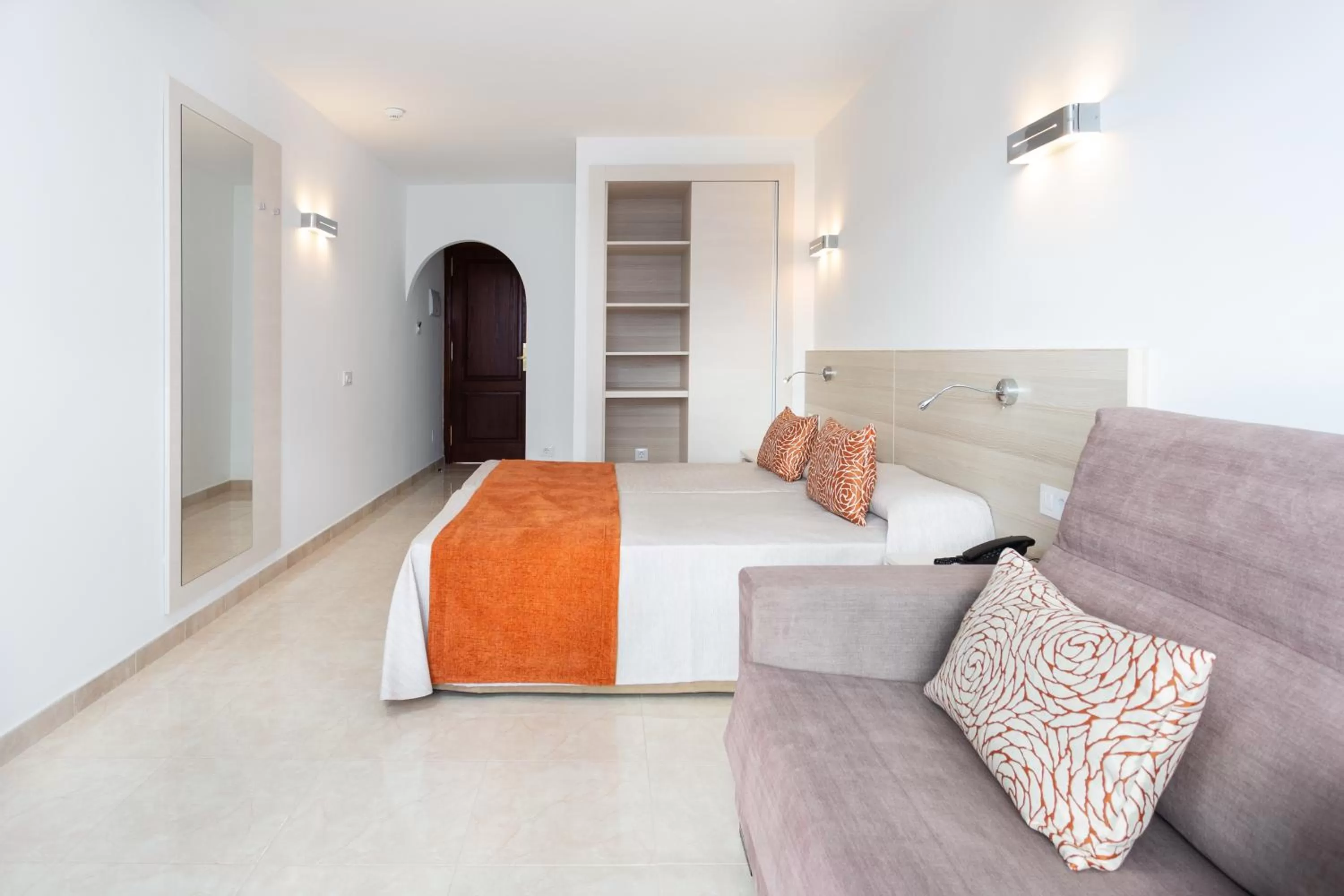 Bedroom, Bed in Globales Tamaimo Tropical