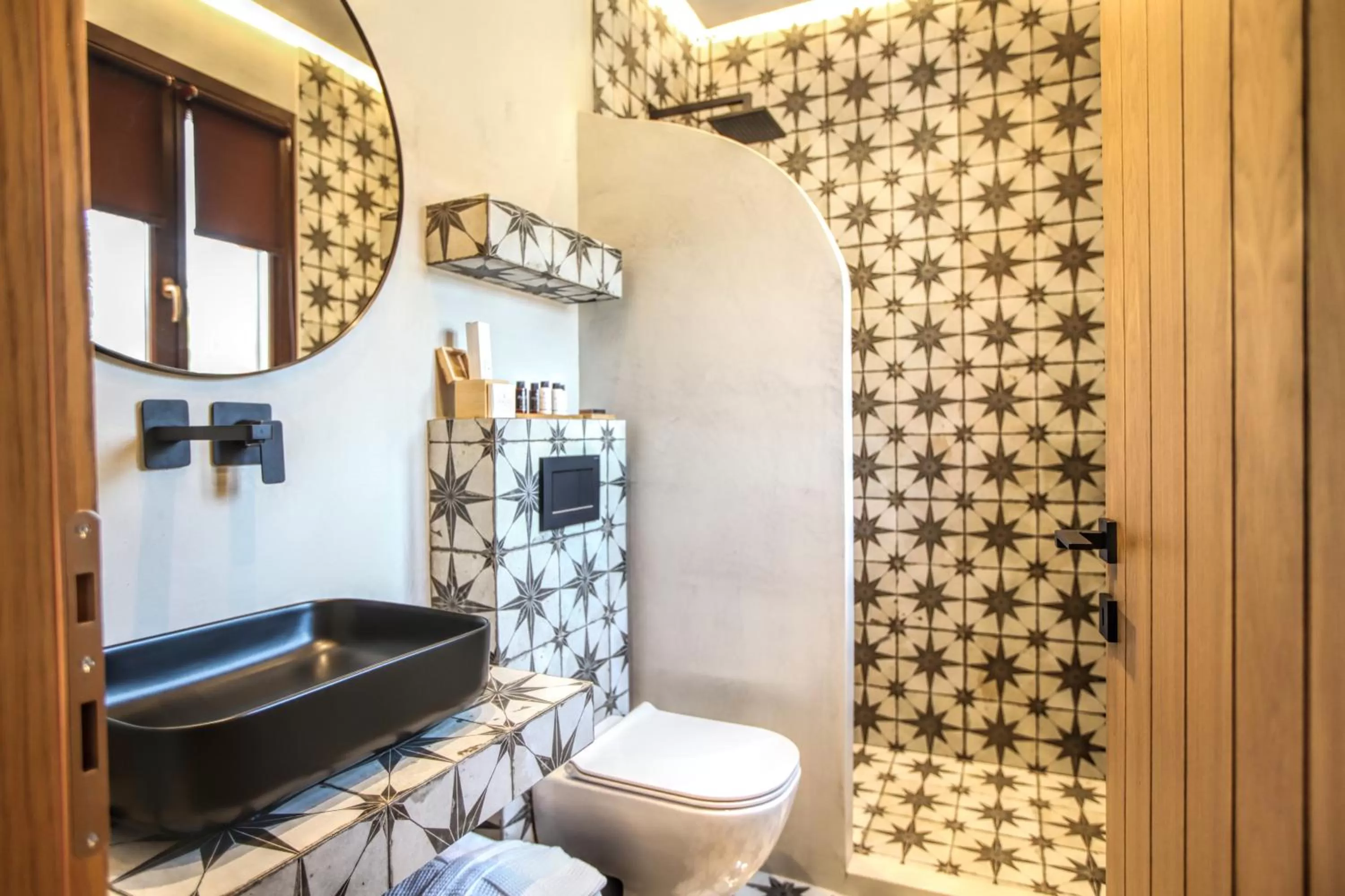 Shower, Bathroom in Meteora Heaven and Earth Kastraki premium suites