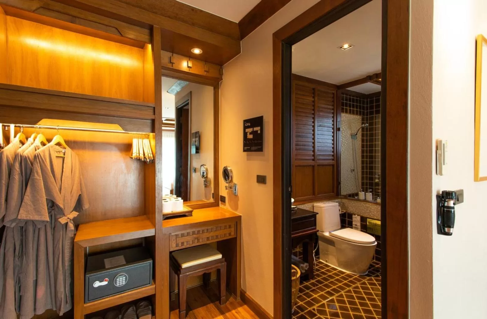 Bathroom in Phra Singh Village