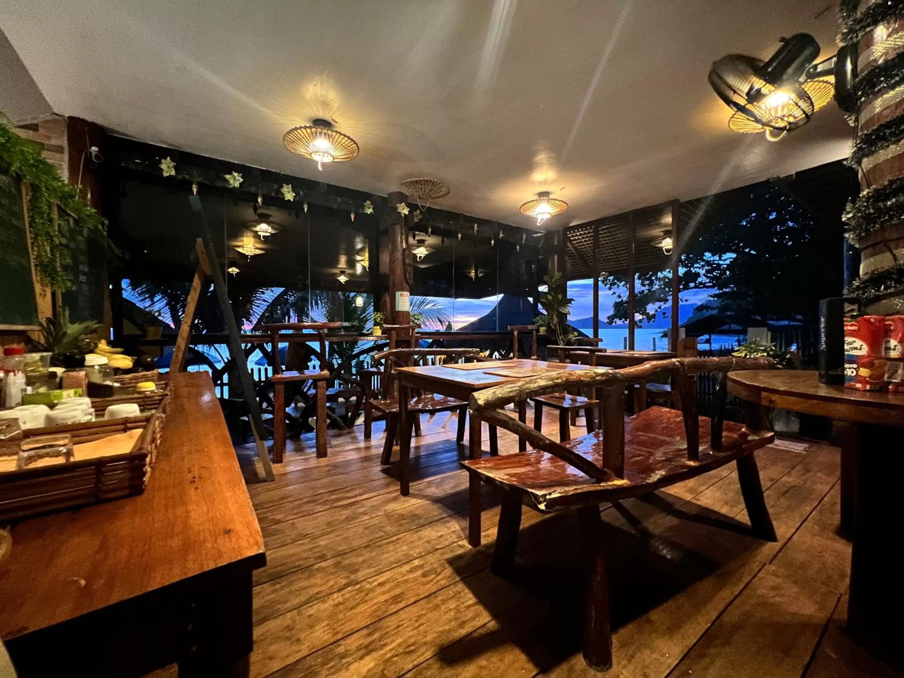 Restaurant/places to eat in Peak View Resort
