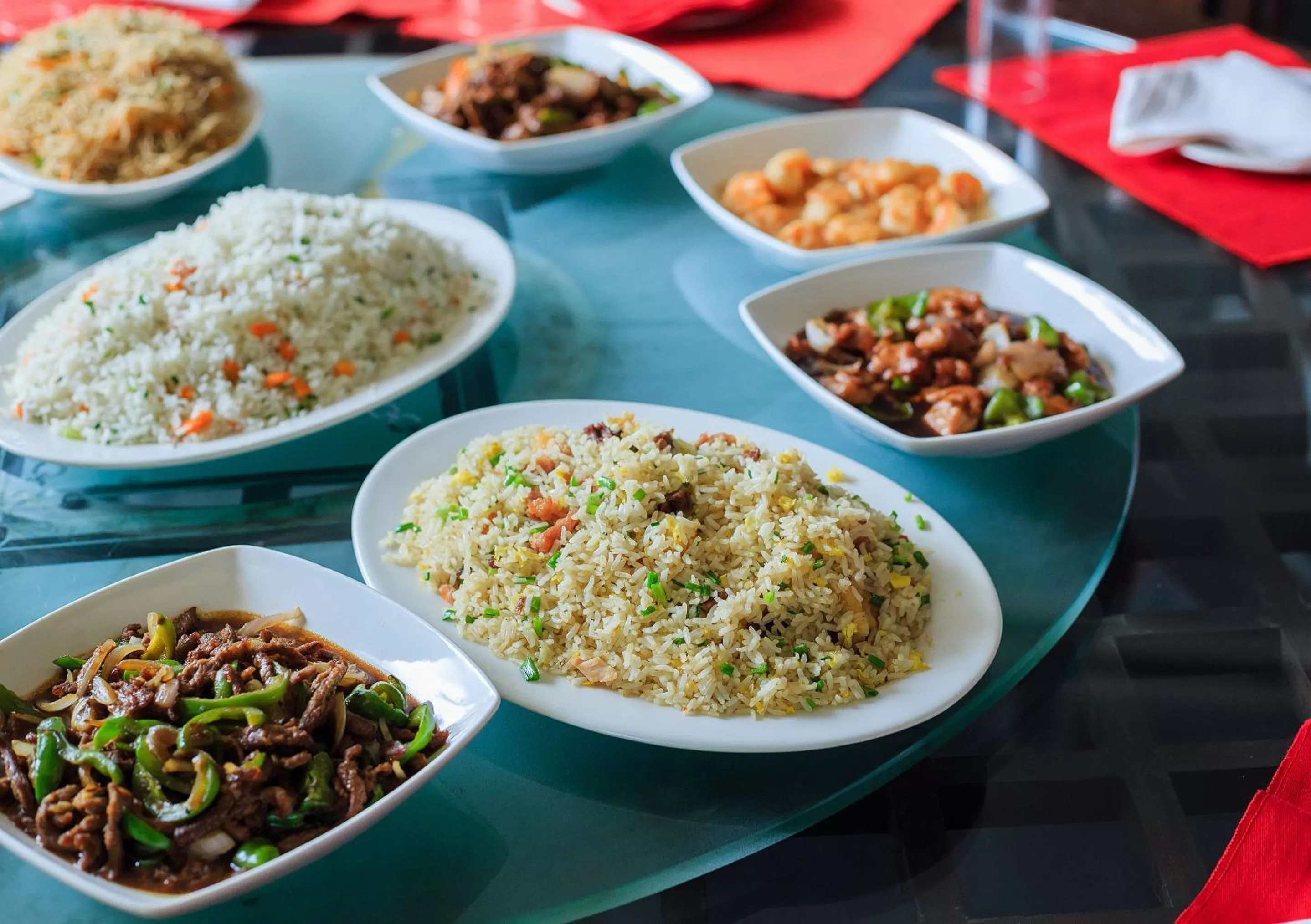 Restaurant/places to eat in Noble House Hotel