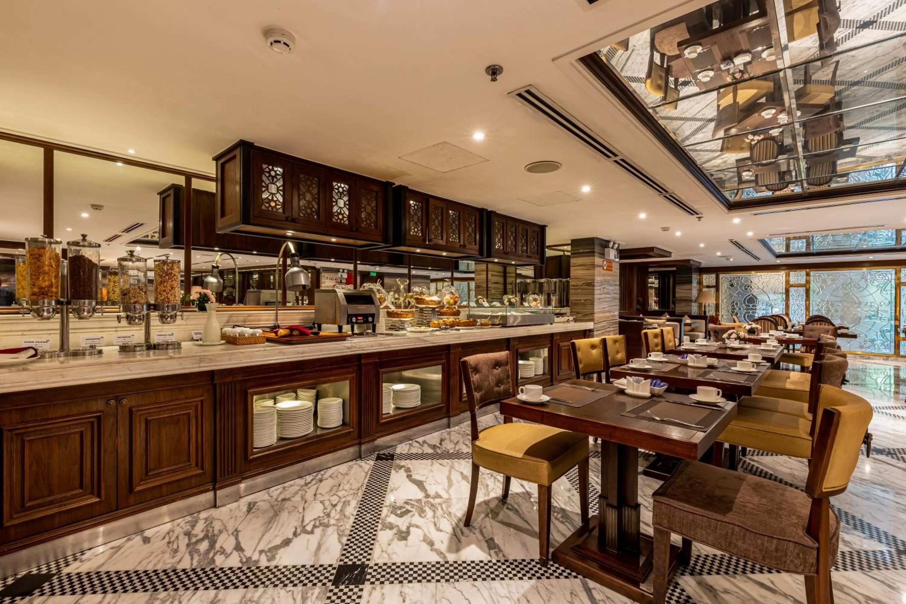 Restaurant/places to eat in The Lapis Hotel