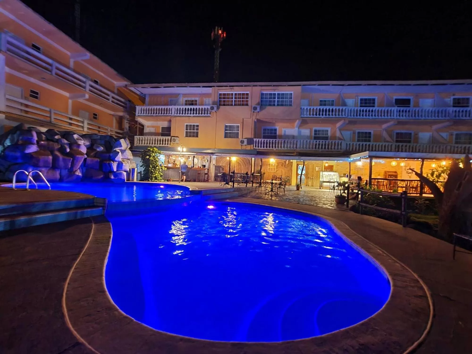 Swimming pool in Cahal Pech Village Resort