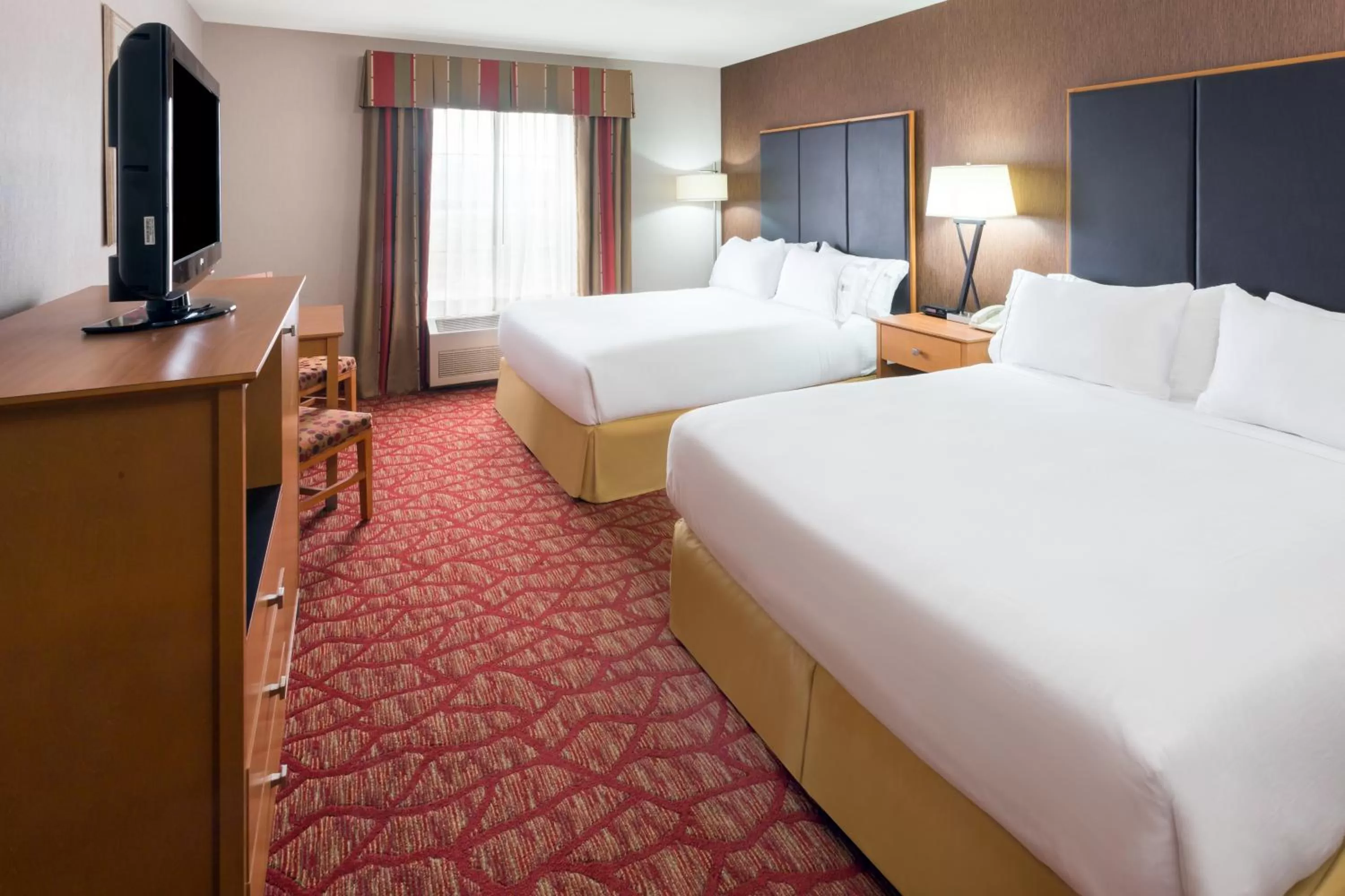 Bed in Holiday Inn Express Grants Pass by IHG