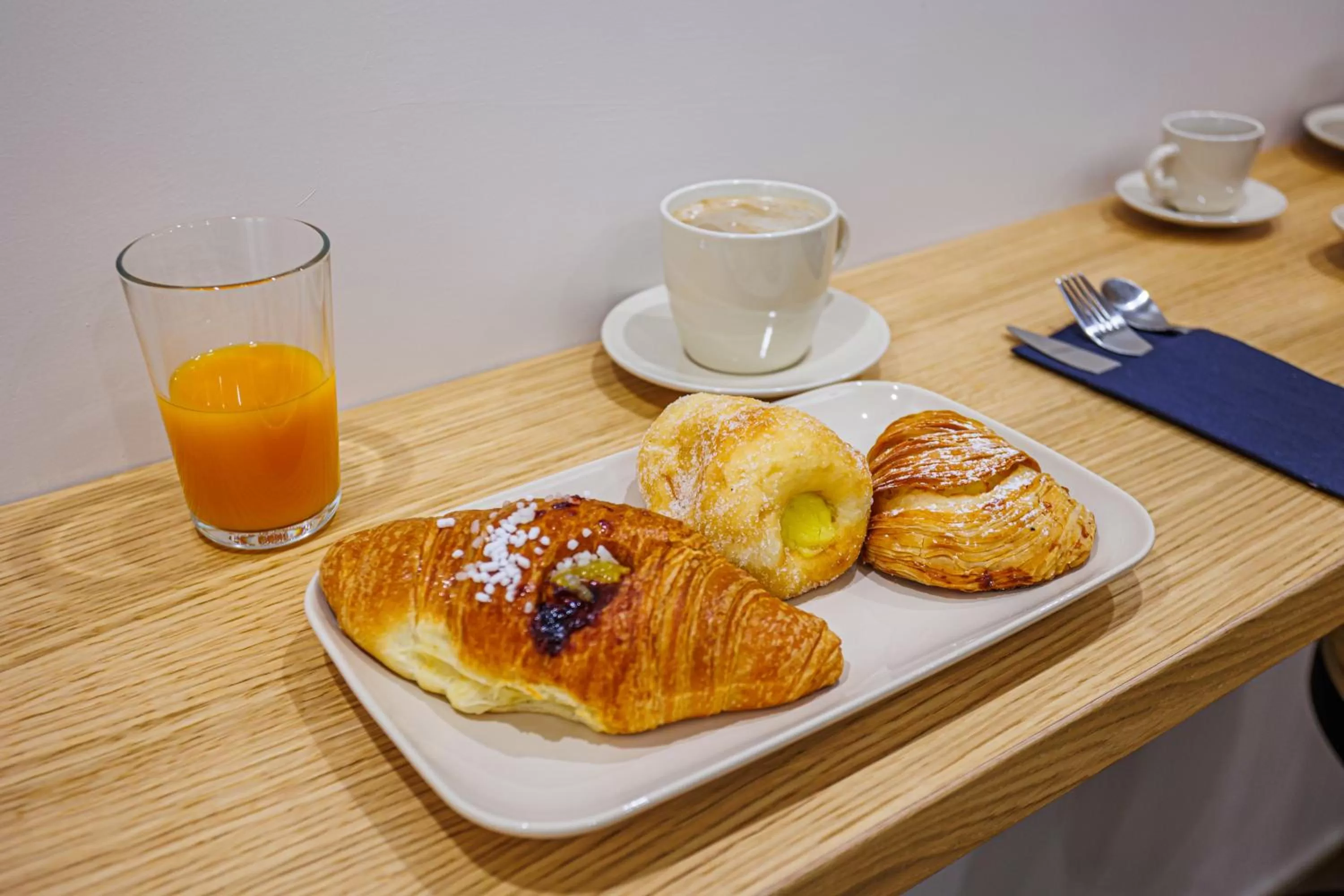 Breakfast in Peca's room