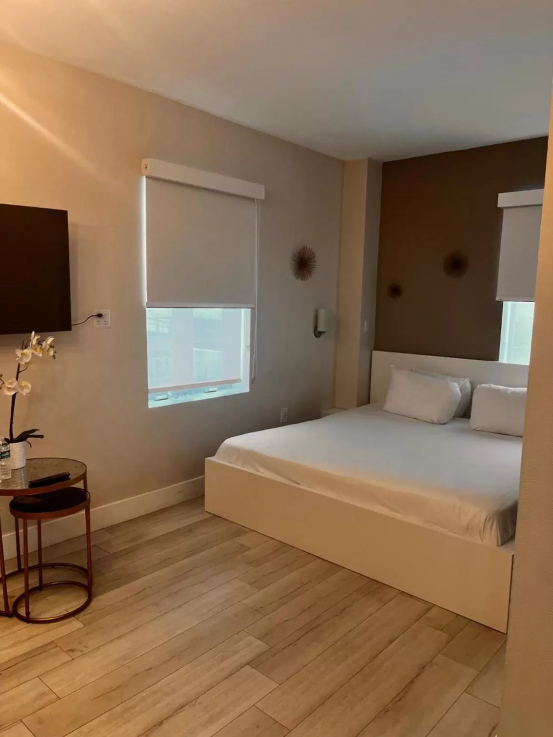 Bedroom, Bed in Suites at The Strand on Ocean Drive