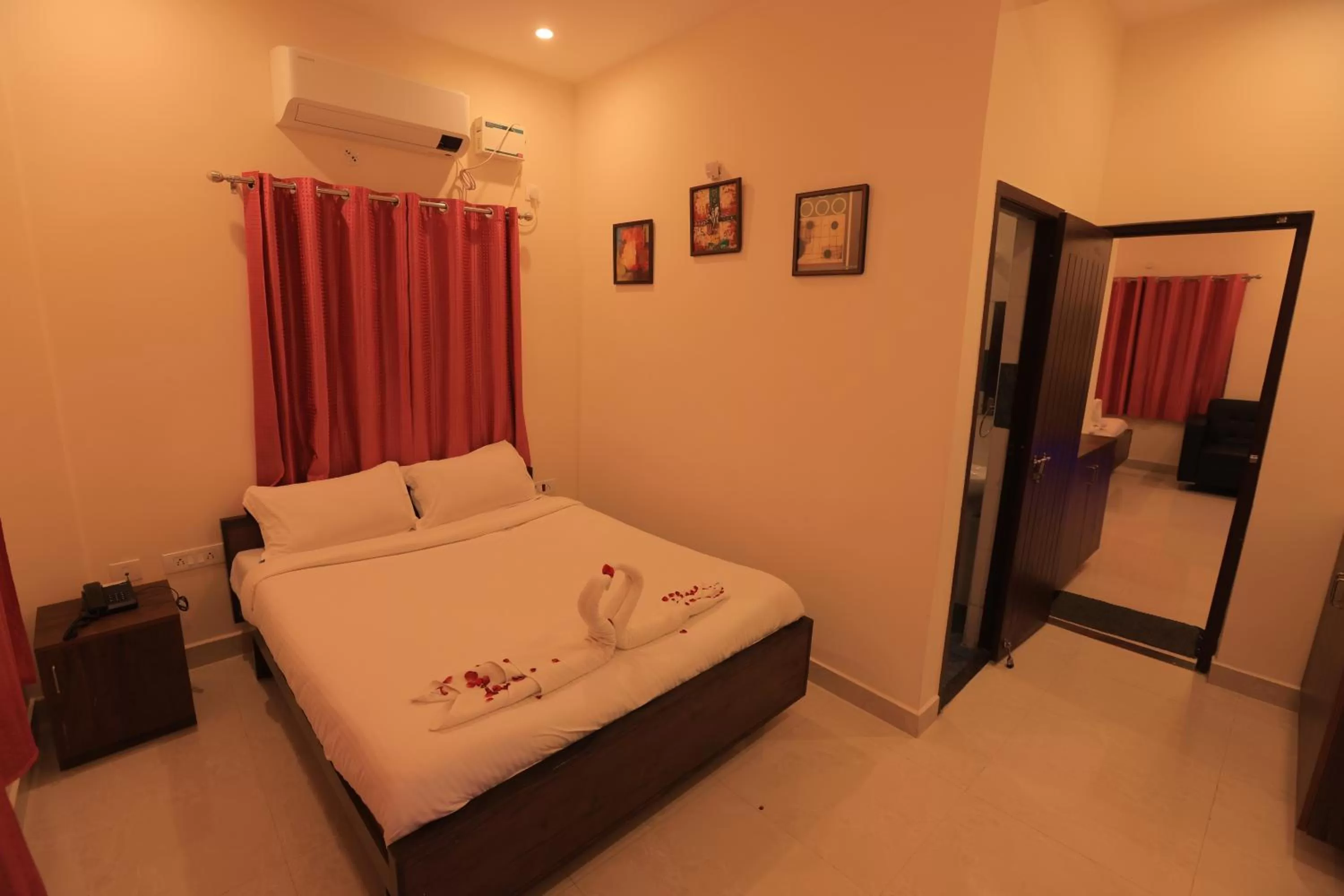 Photo of the whole room, Bed in Thiru Pavilion Retreat