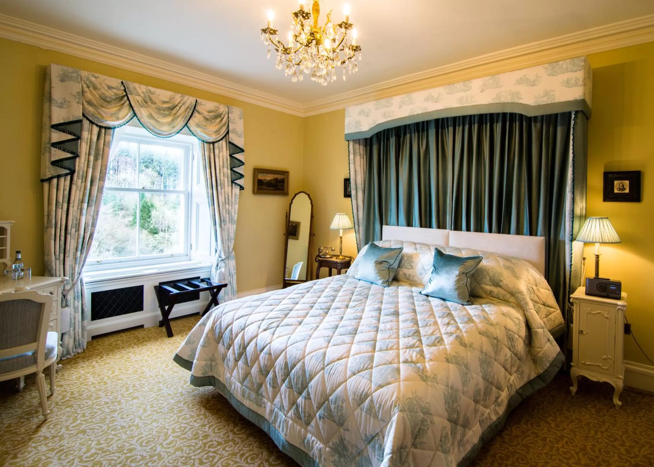 Bed in Crossbasket Castle, Hotel & Restaurant