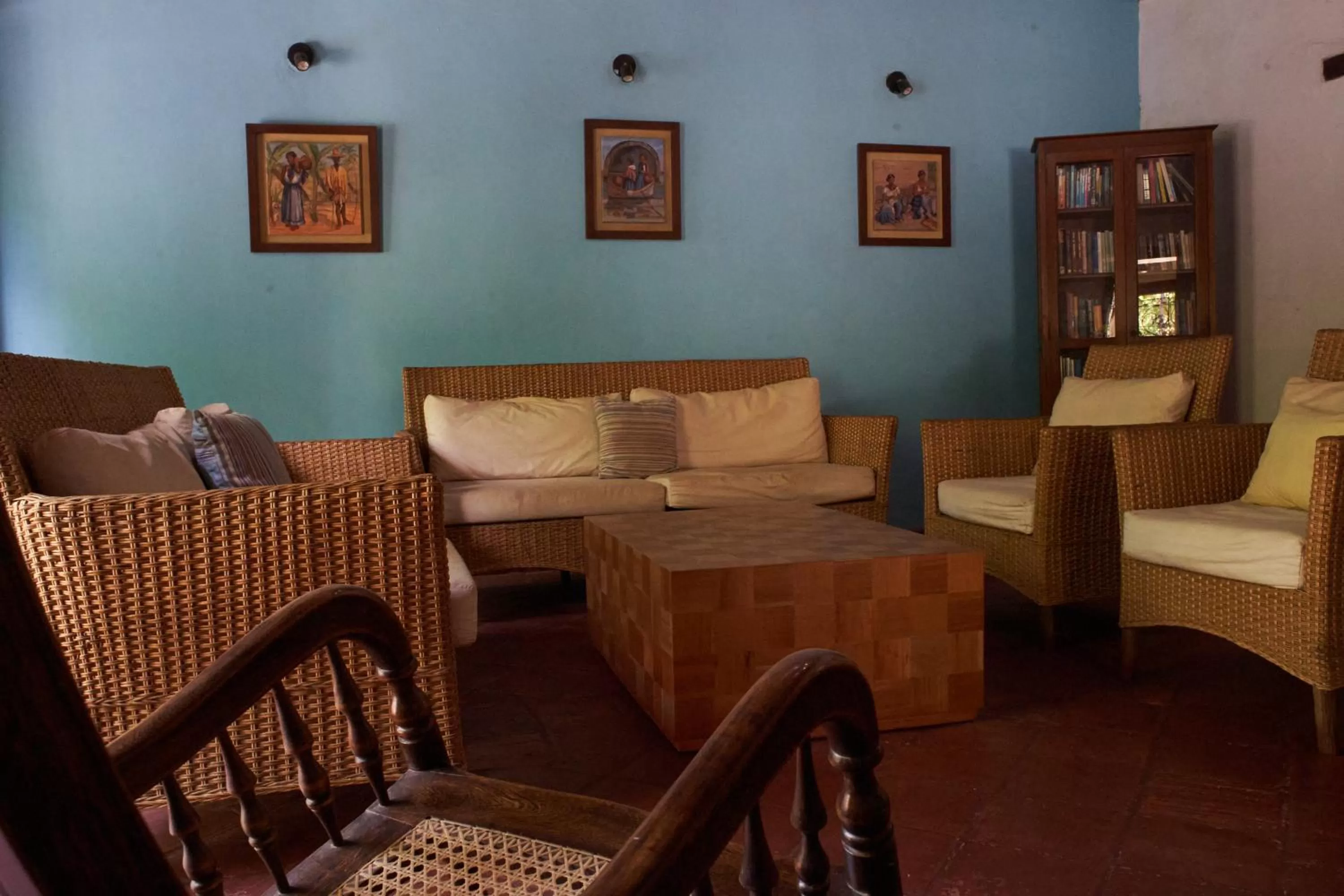 Communal lounge/ TV room in La Casa Amarilla