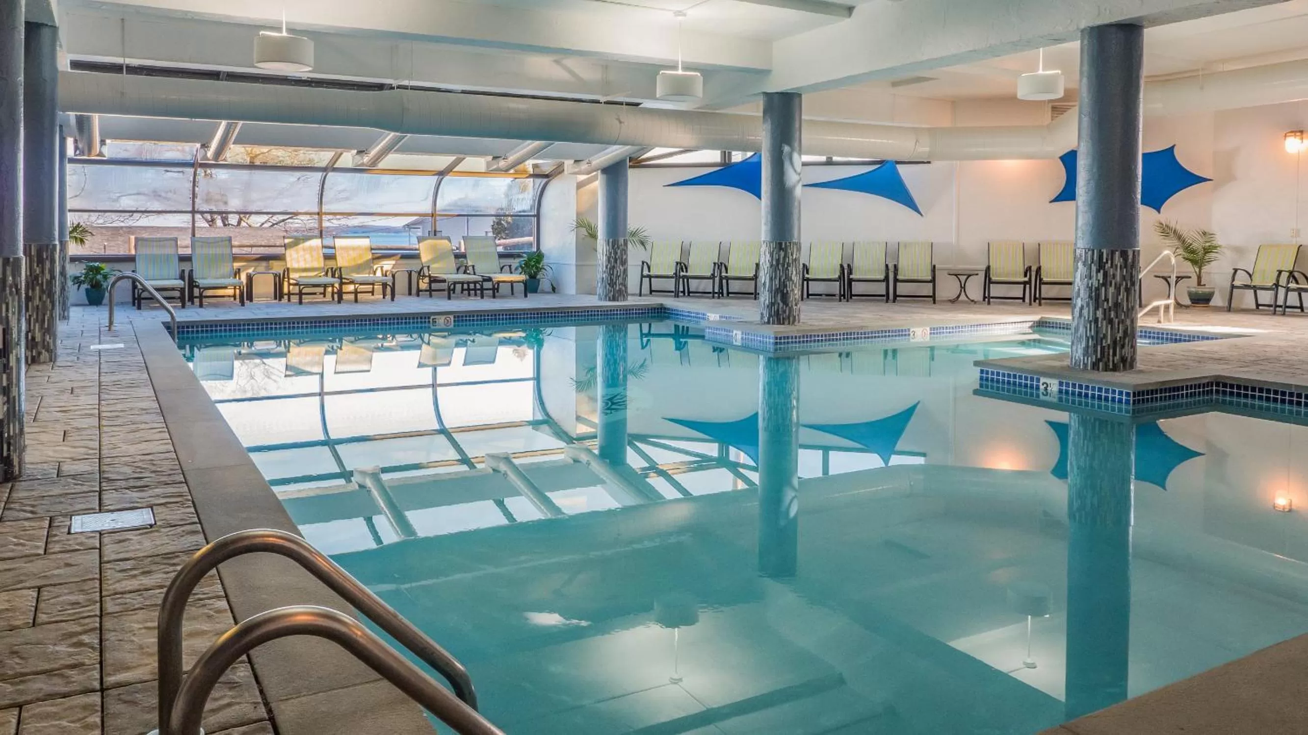Swimming pool in Atlantic Oceanside Hotel & Conference Center