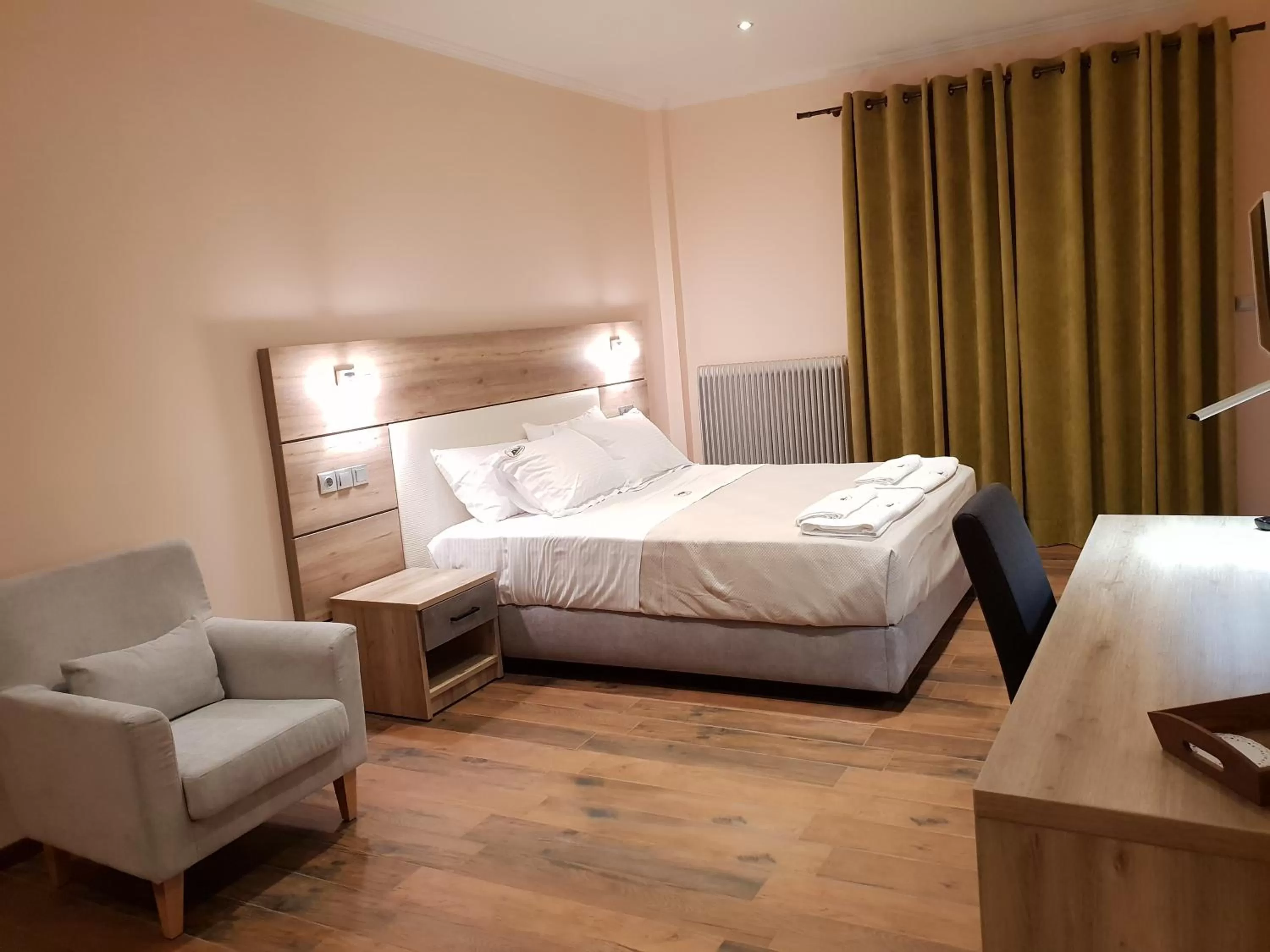 Photo of the whole room, Bed in Mondeus Inn Luxury