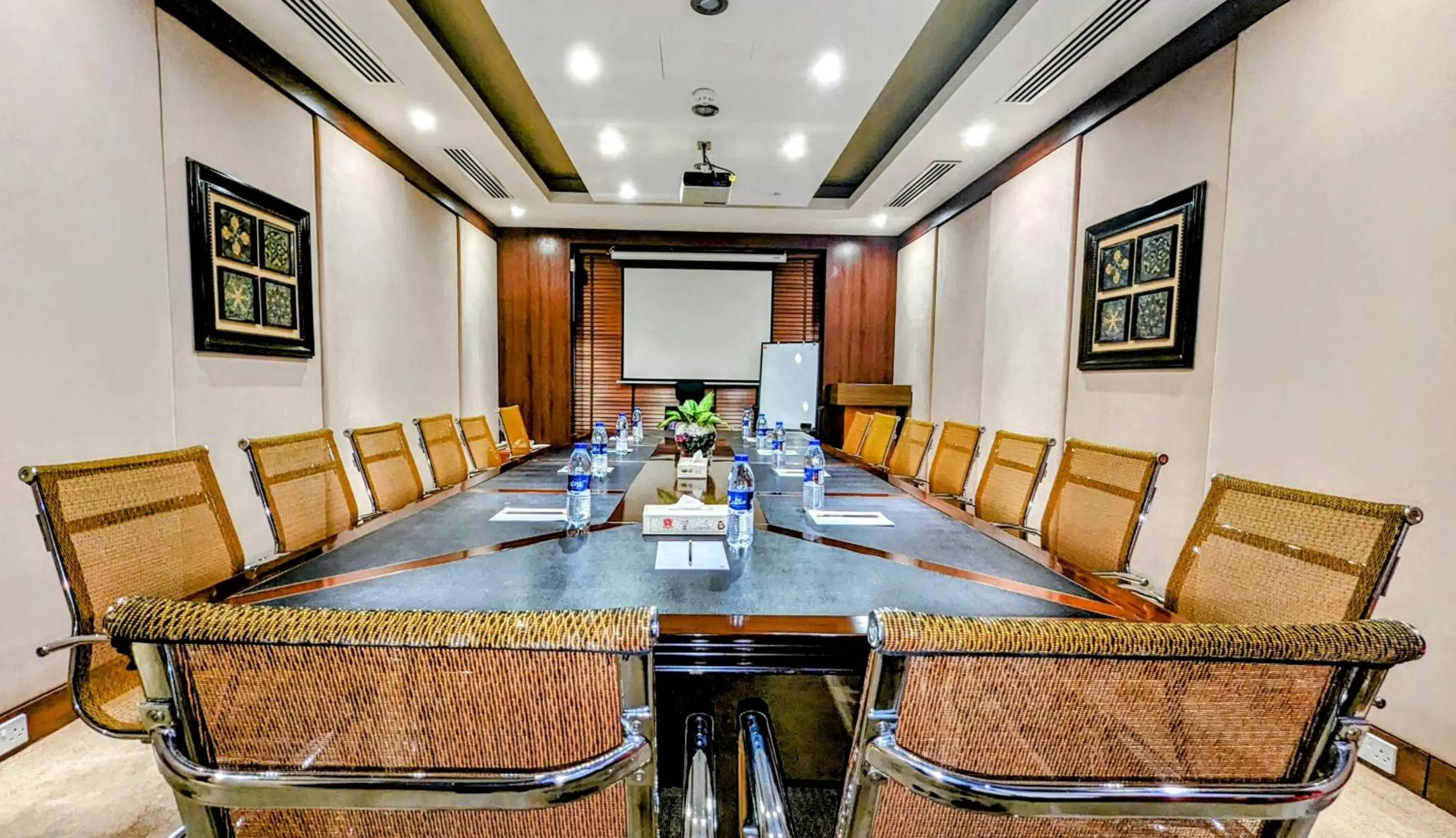 Business facilities in City Tower Hotel