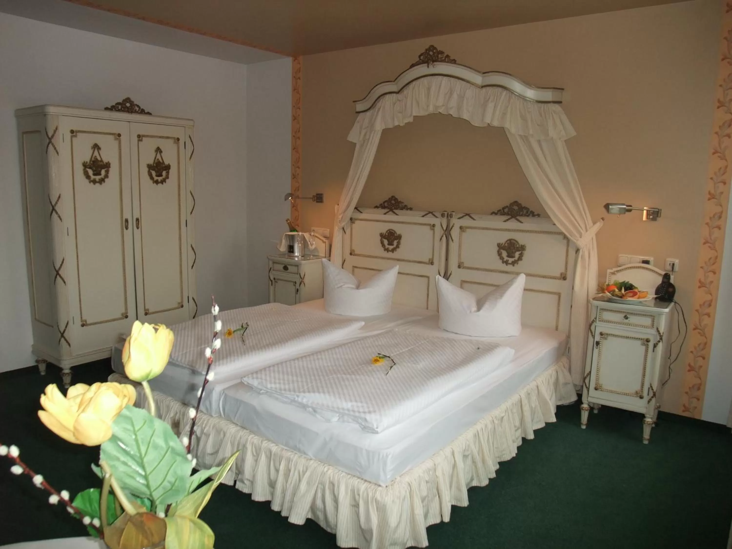 Photo of the whole room, Bed in Hotel Goldener Anker