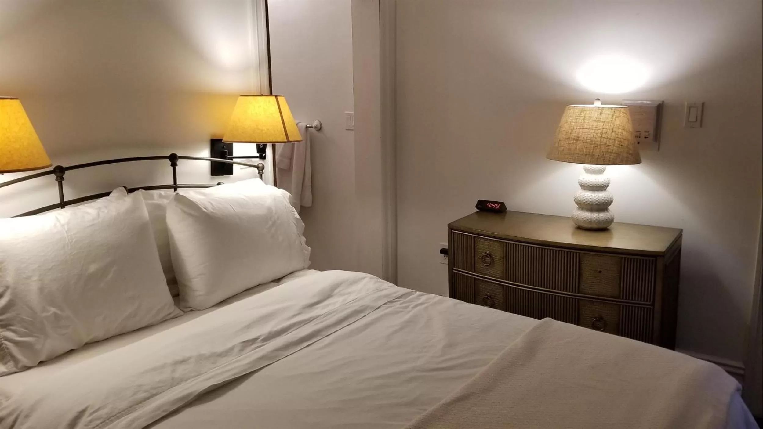 Bed in Incentra Village Hotel