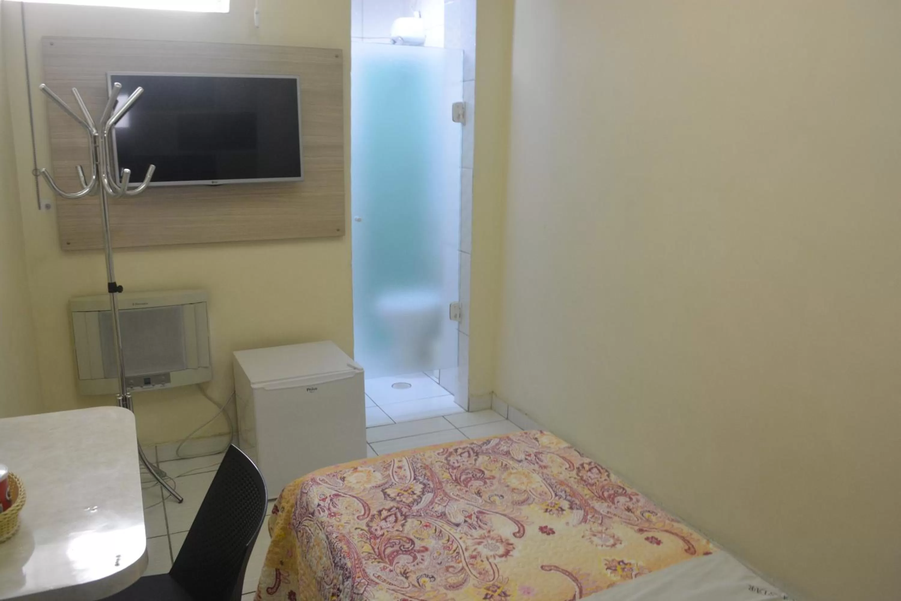 Bed in Hotel Calstar