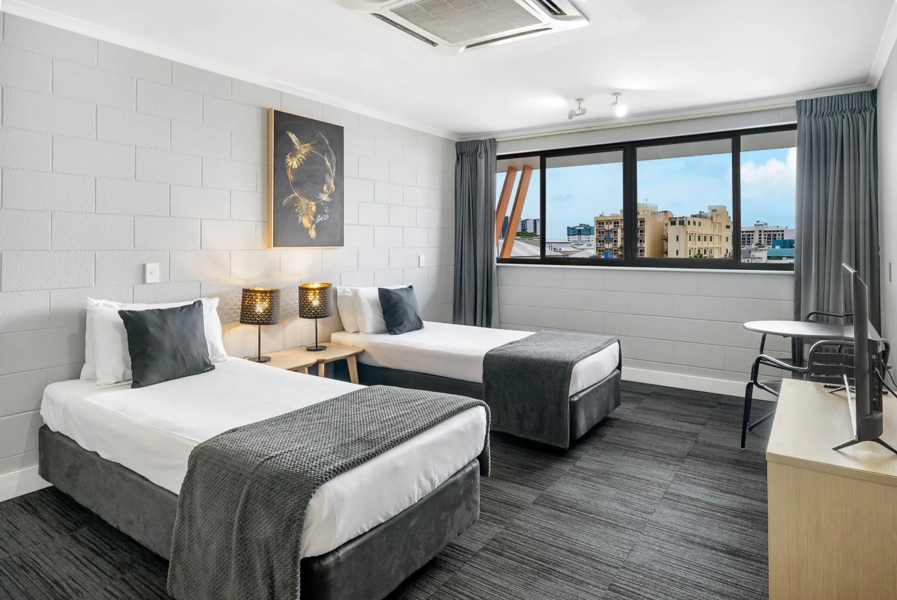 Bedroom, Bed in Gilligan's Hotel & Resort Cairns