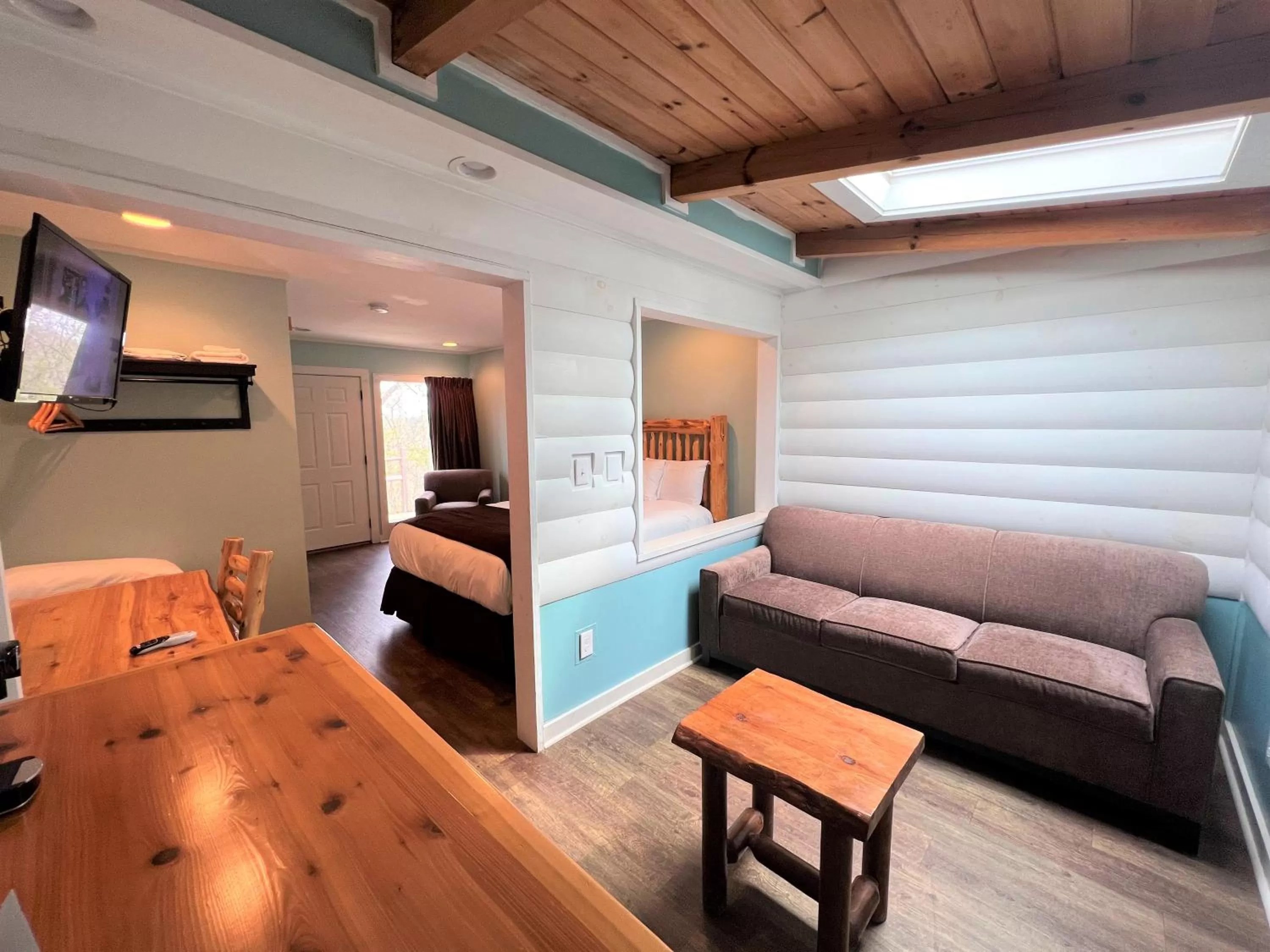 Communal lounge/ TV room in Mountain Top Inn and Resort