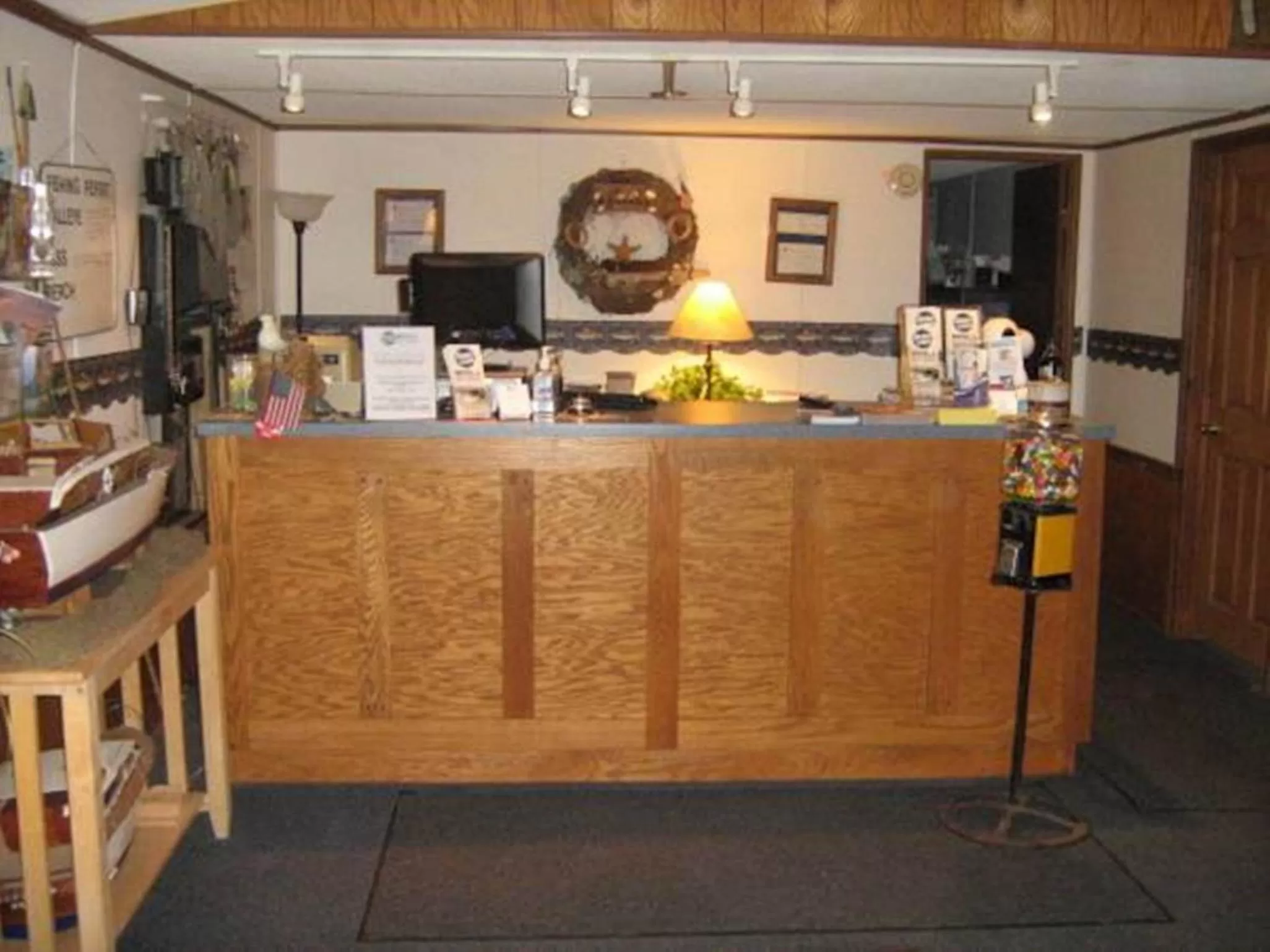 Lobby or reception in White Caps Motel and RV Park