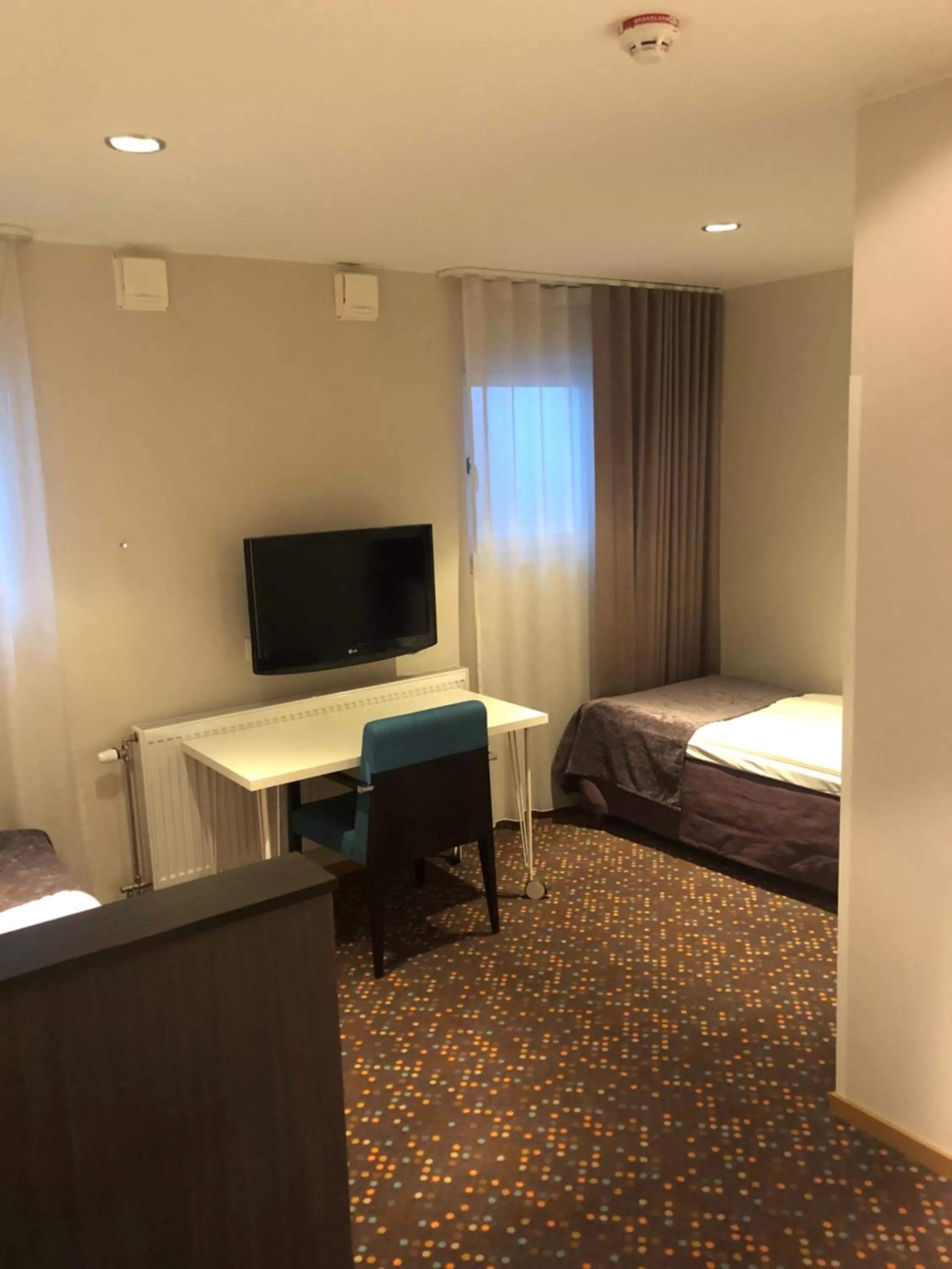 TV and multimedia, Bed in Finn Apartments