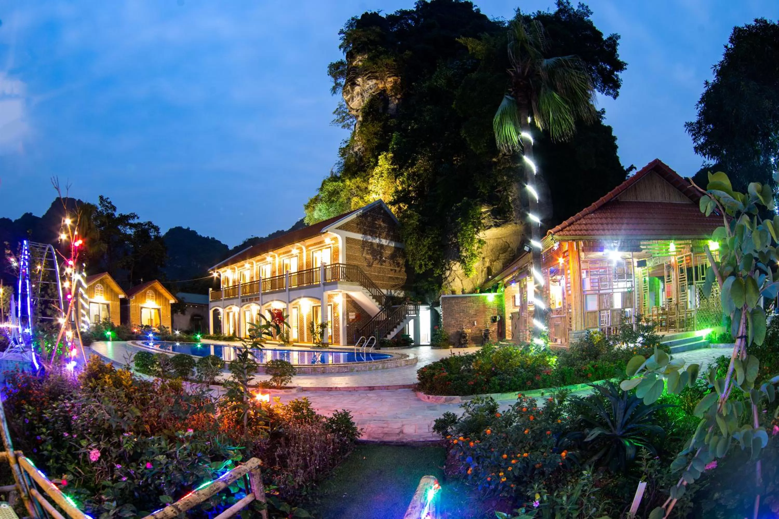 HoangLong Riverside Homestay