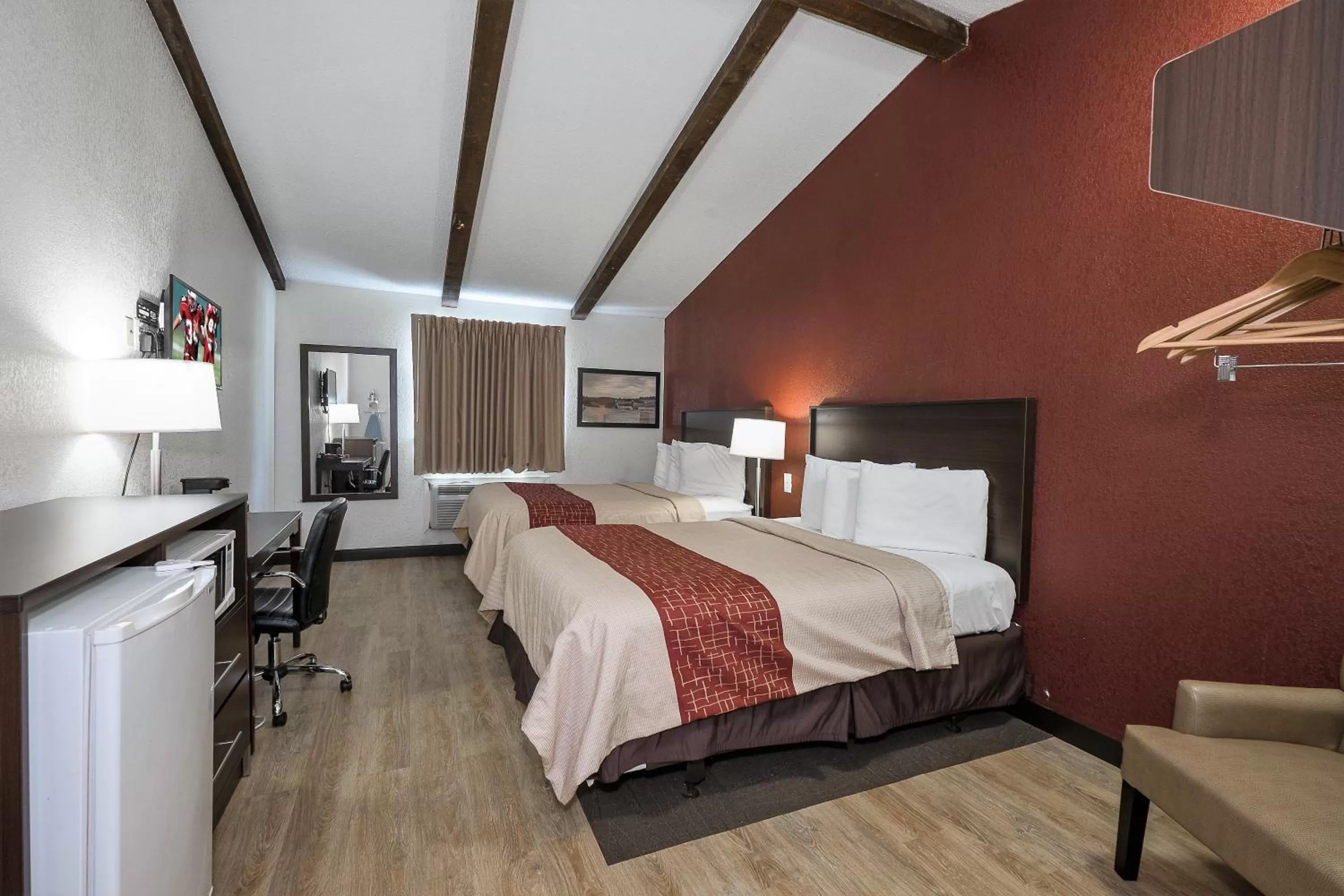 Bedroom, Bed in Red Roof Inn Lancaster Strasburg