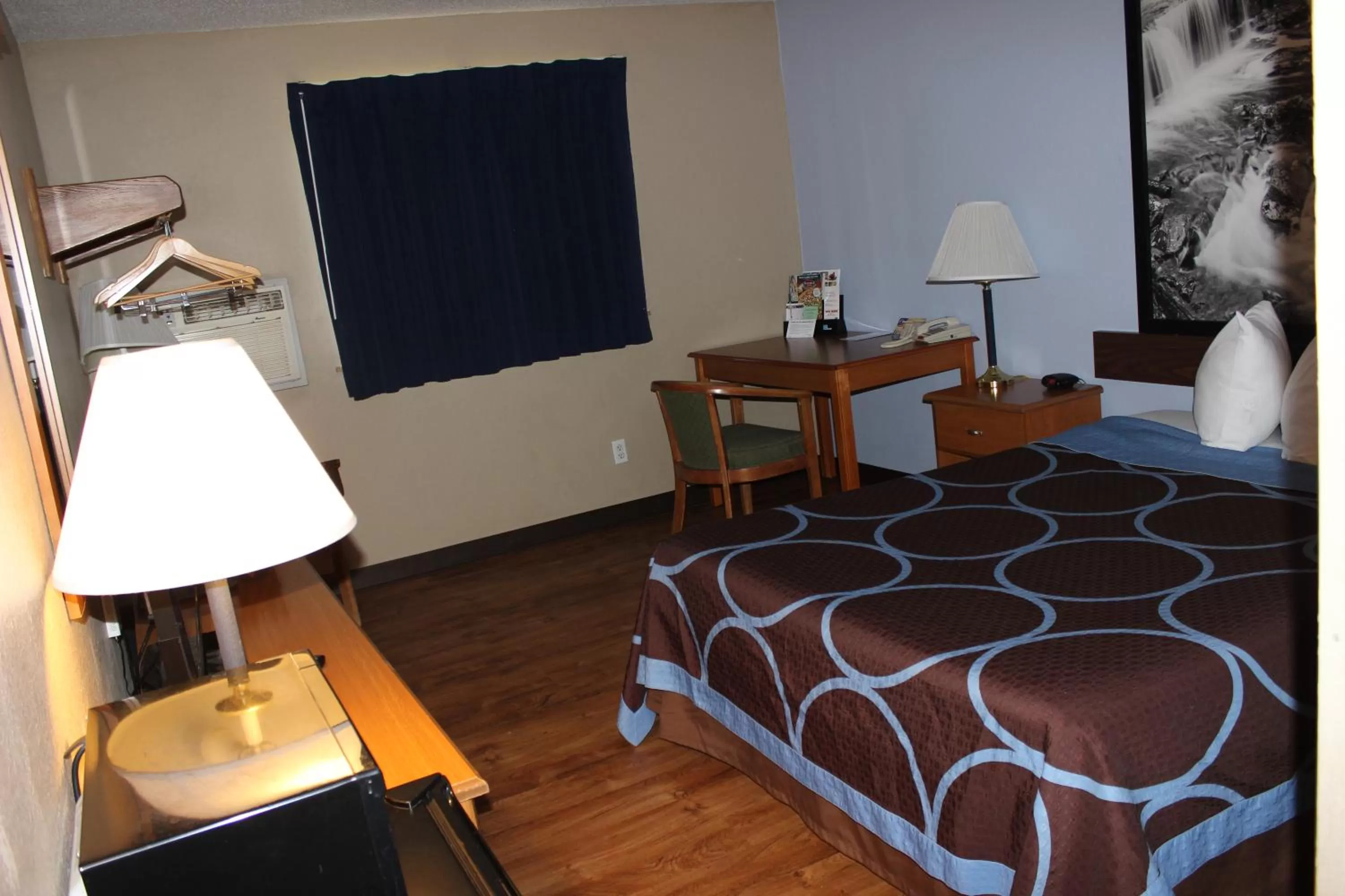 Bed in Super 8 by Wyndham East Stroudsburg - Poconos