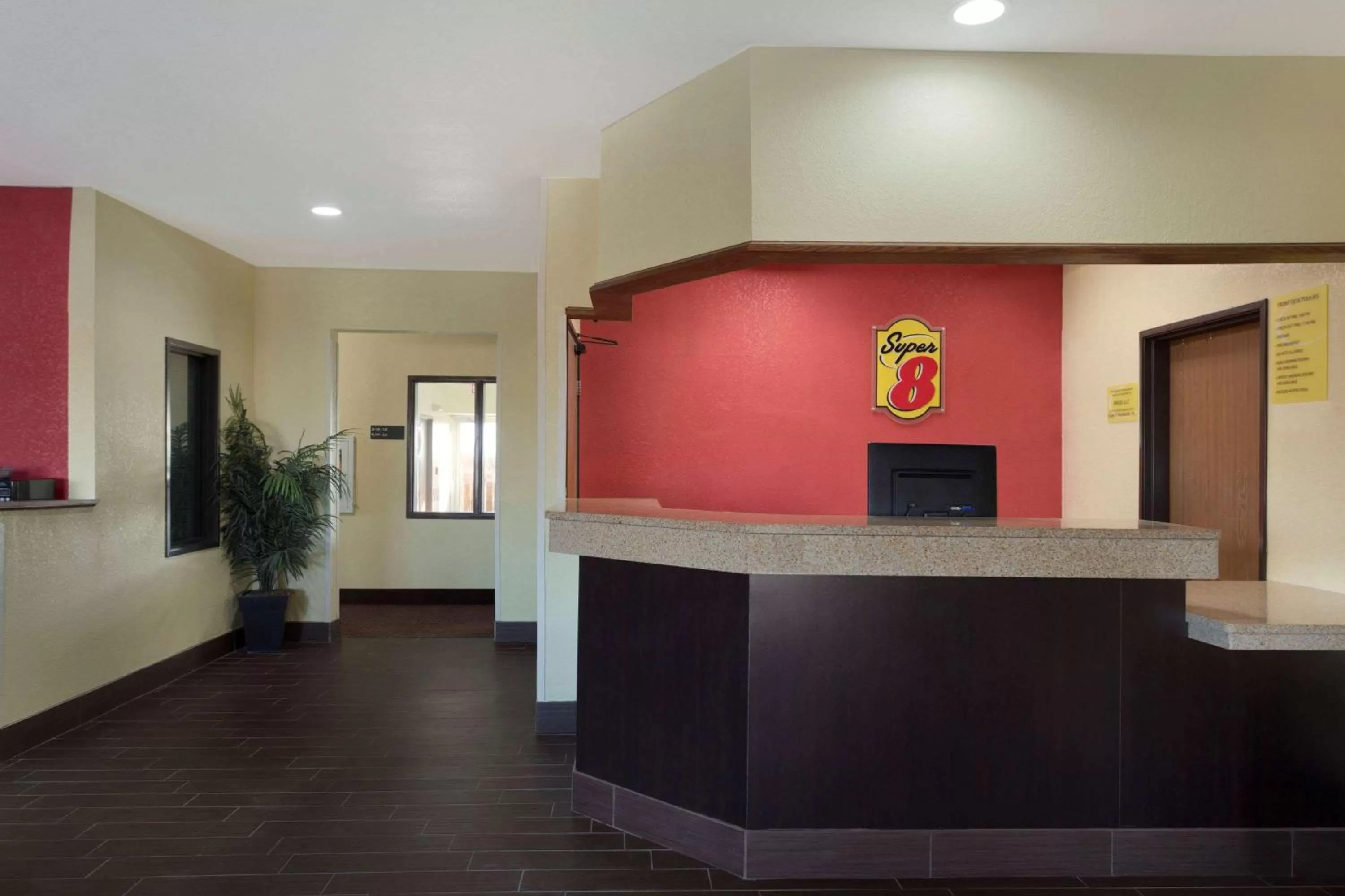 Lobby or reception in Super 8 by Wyndham Lees Summit