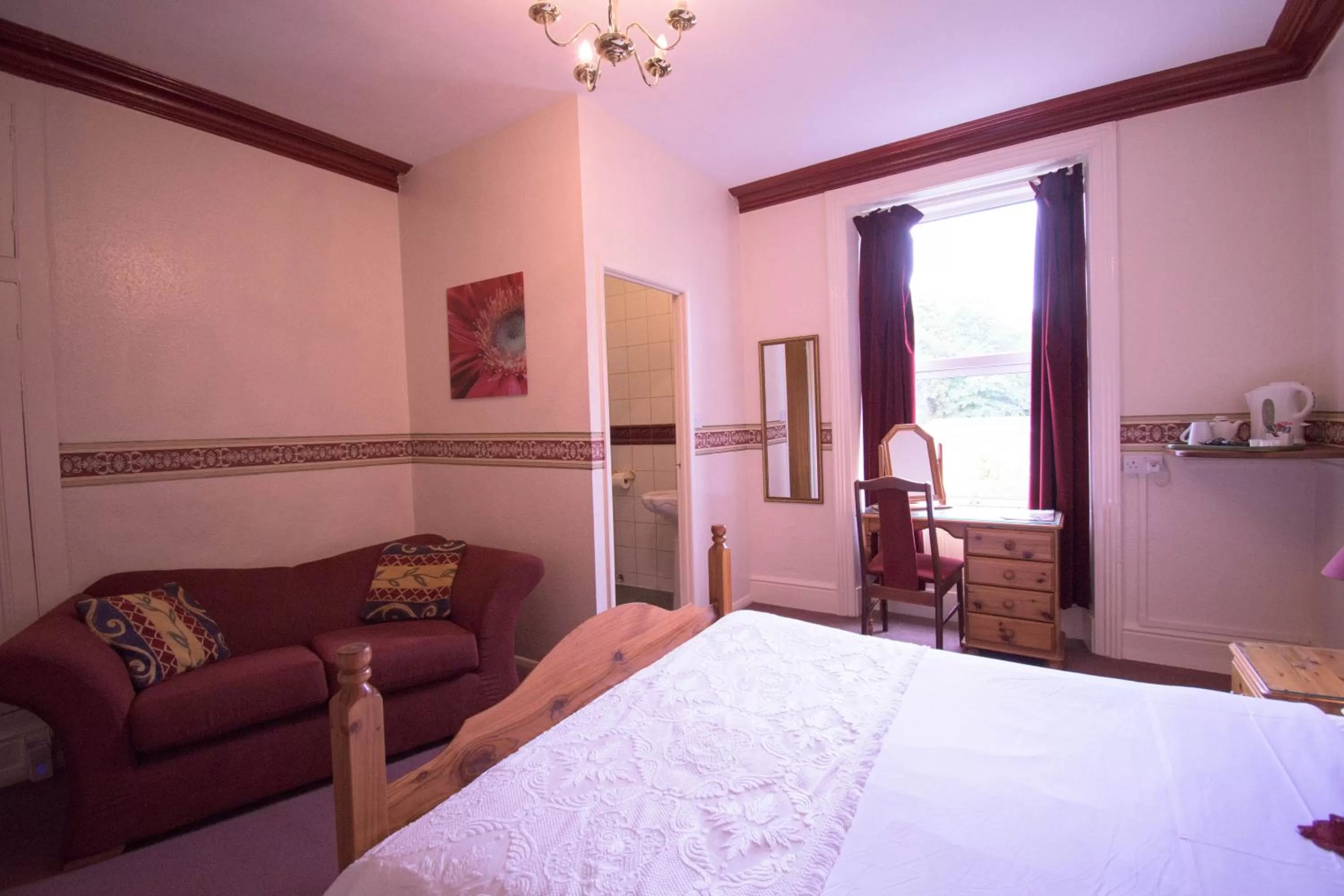 Bed in Pinegrove Hotel