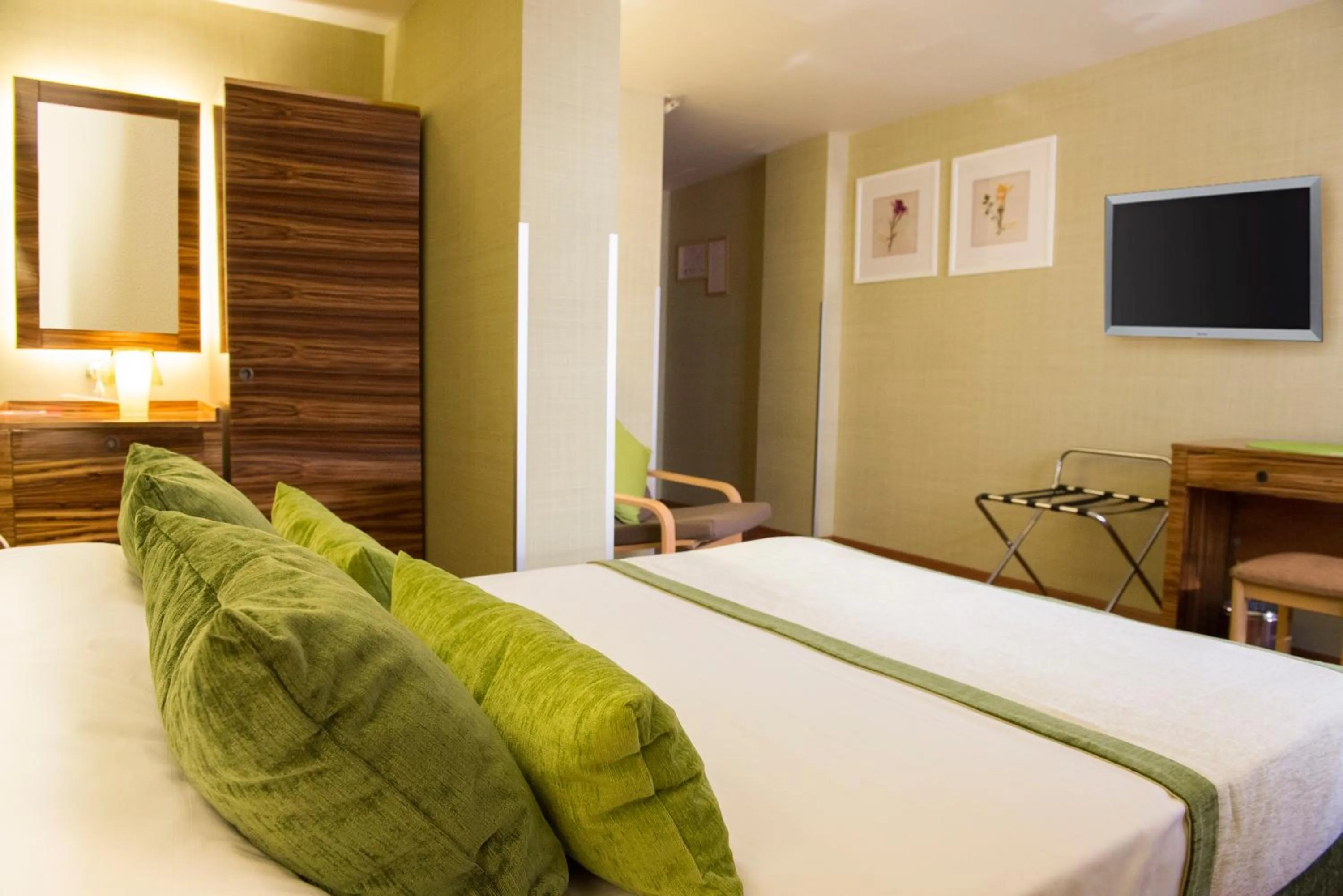 TV and multimedia, Bed in Hotel Buyuk Keban