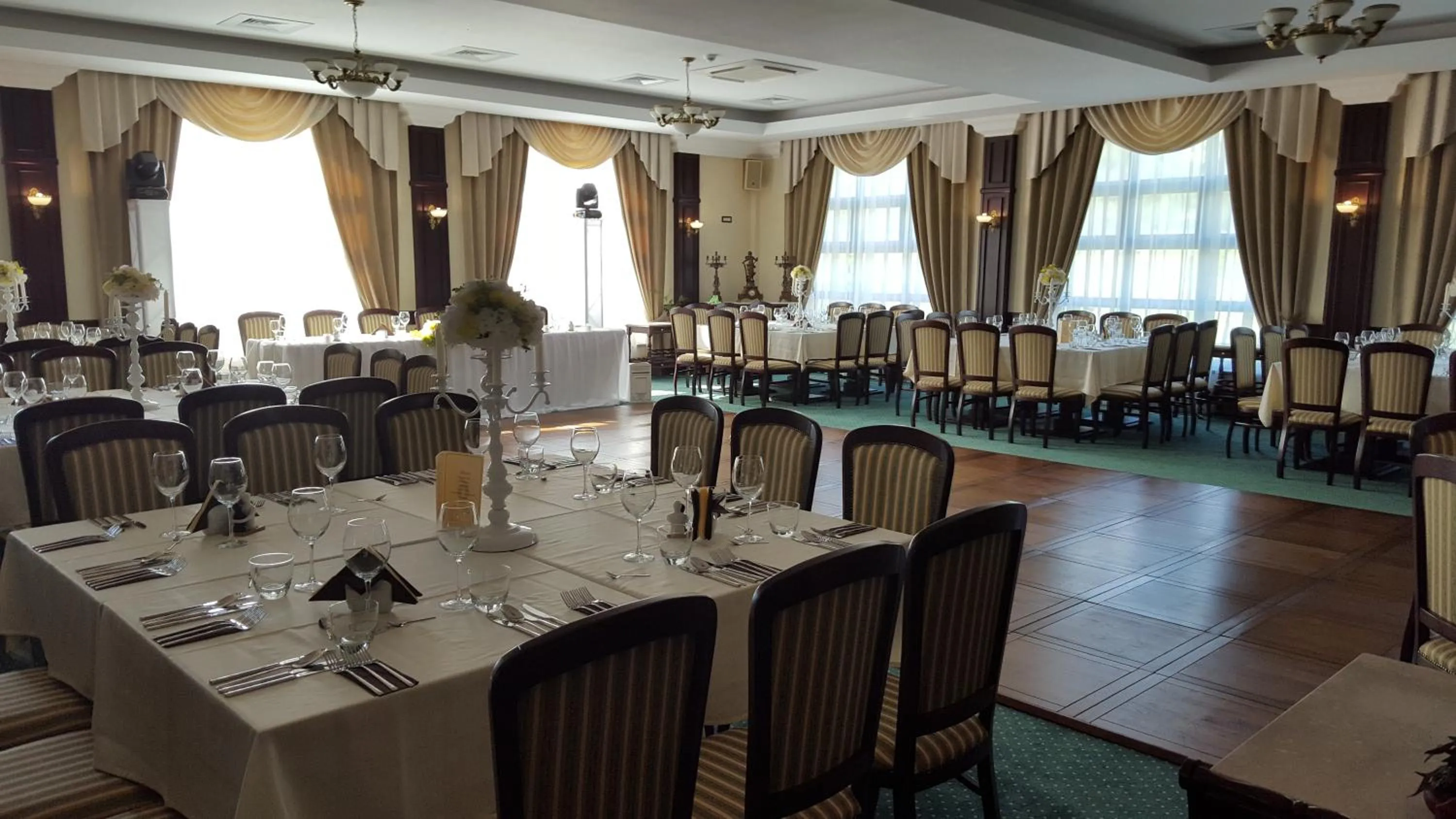 Restaurant/places to eat in Magus Hotel