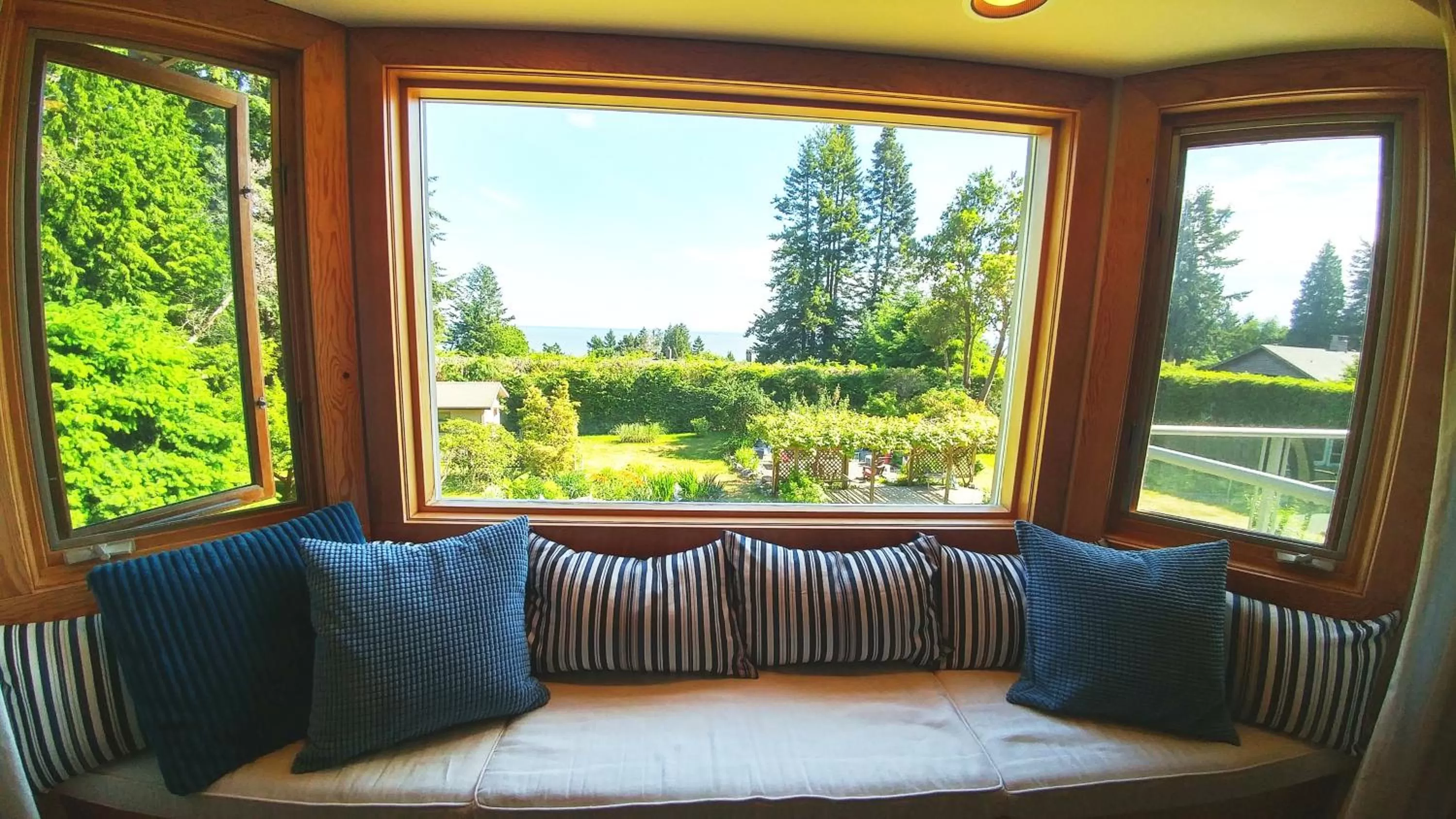 Seating Area in Secret Beach B&B Suites