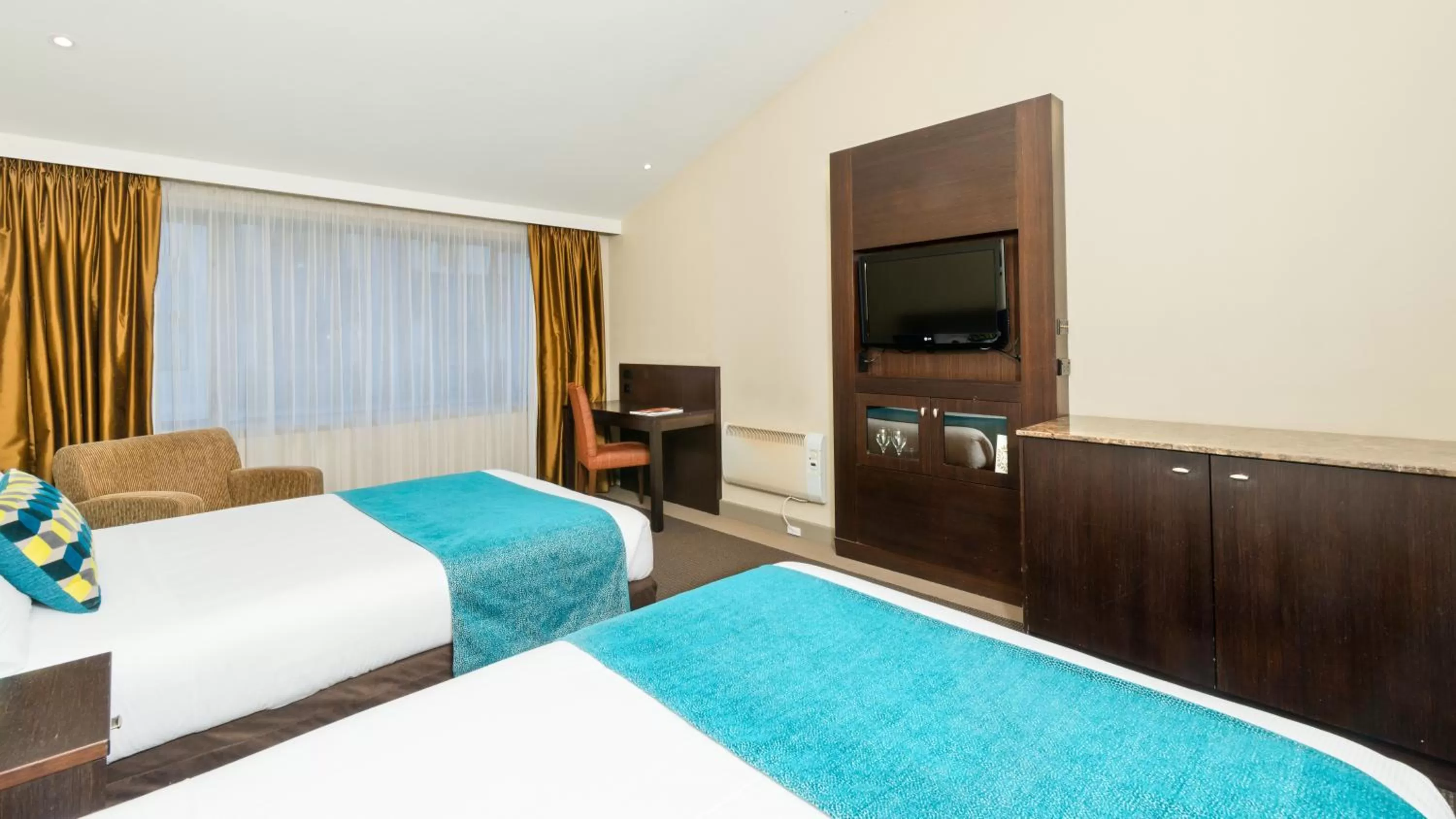 Bed in Copthorne Hotel & Resort Lakefront Queenstown