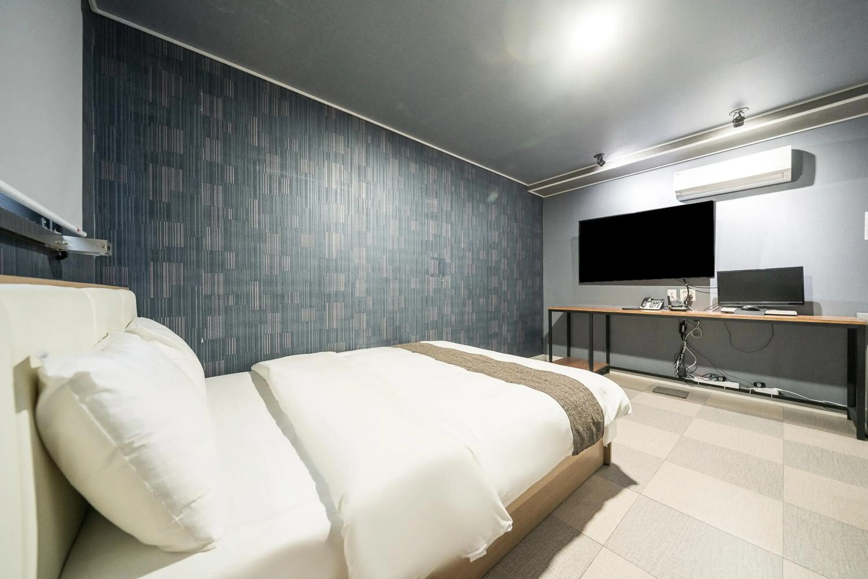 Photo of the whole room in Malu Hotel Suwon