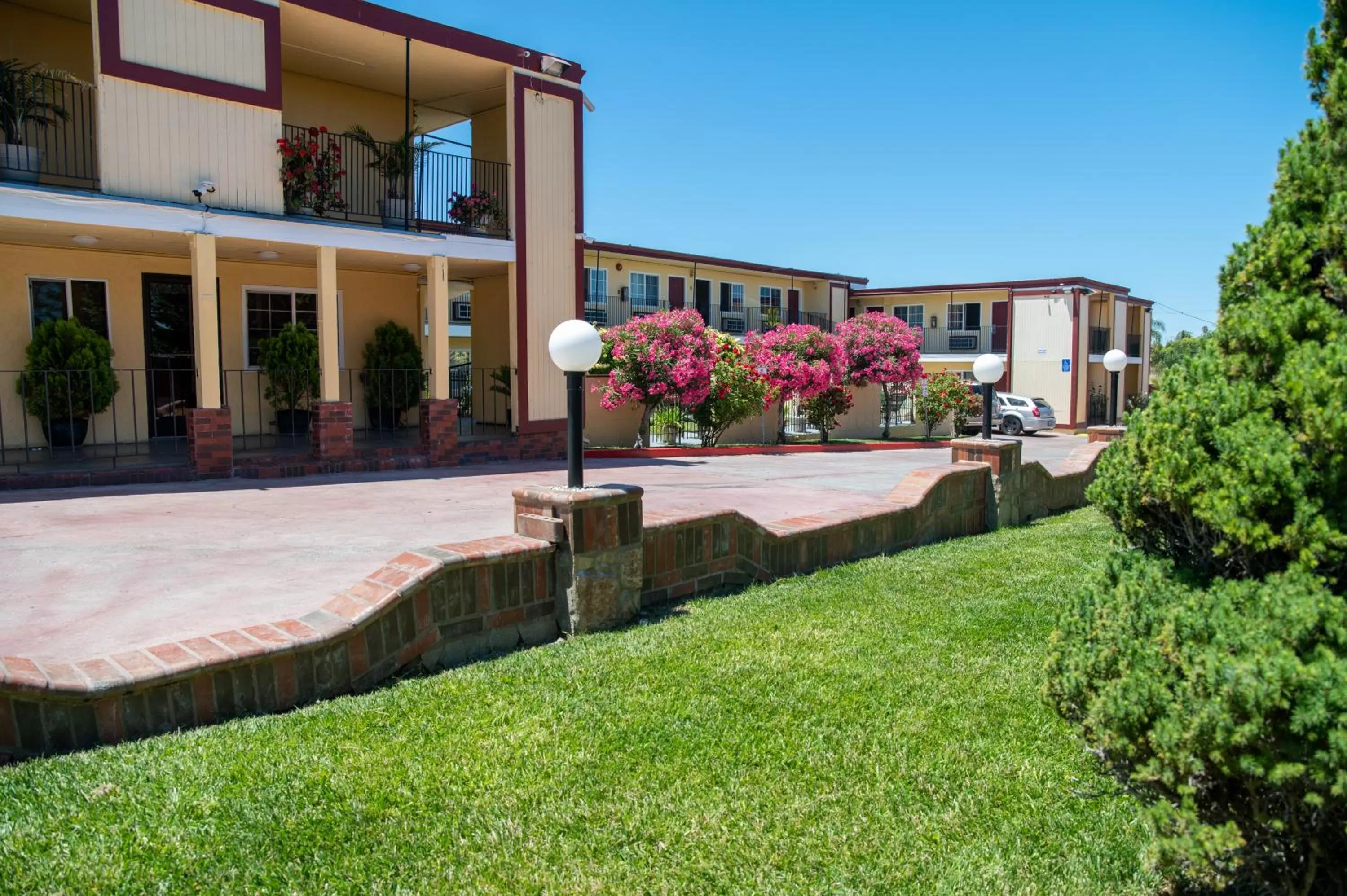 Property Building in Motel 7 - Near Six Flags, Vallejo - Napa Valley