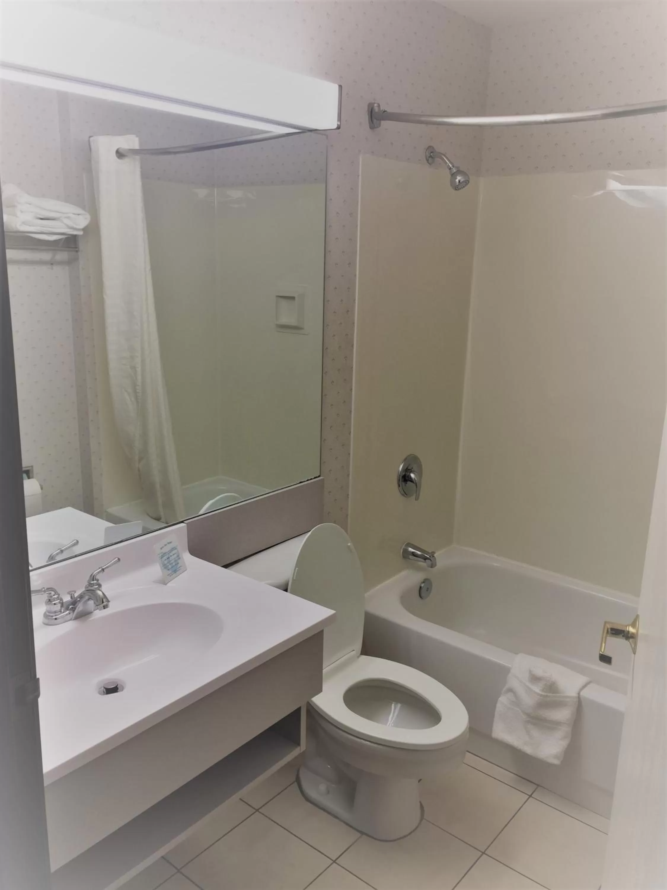 Bathroom in Microtel Inn & Suites by Wyndham