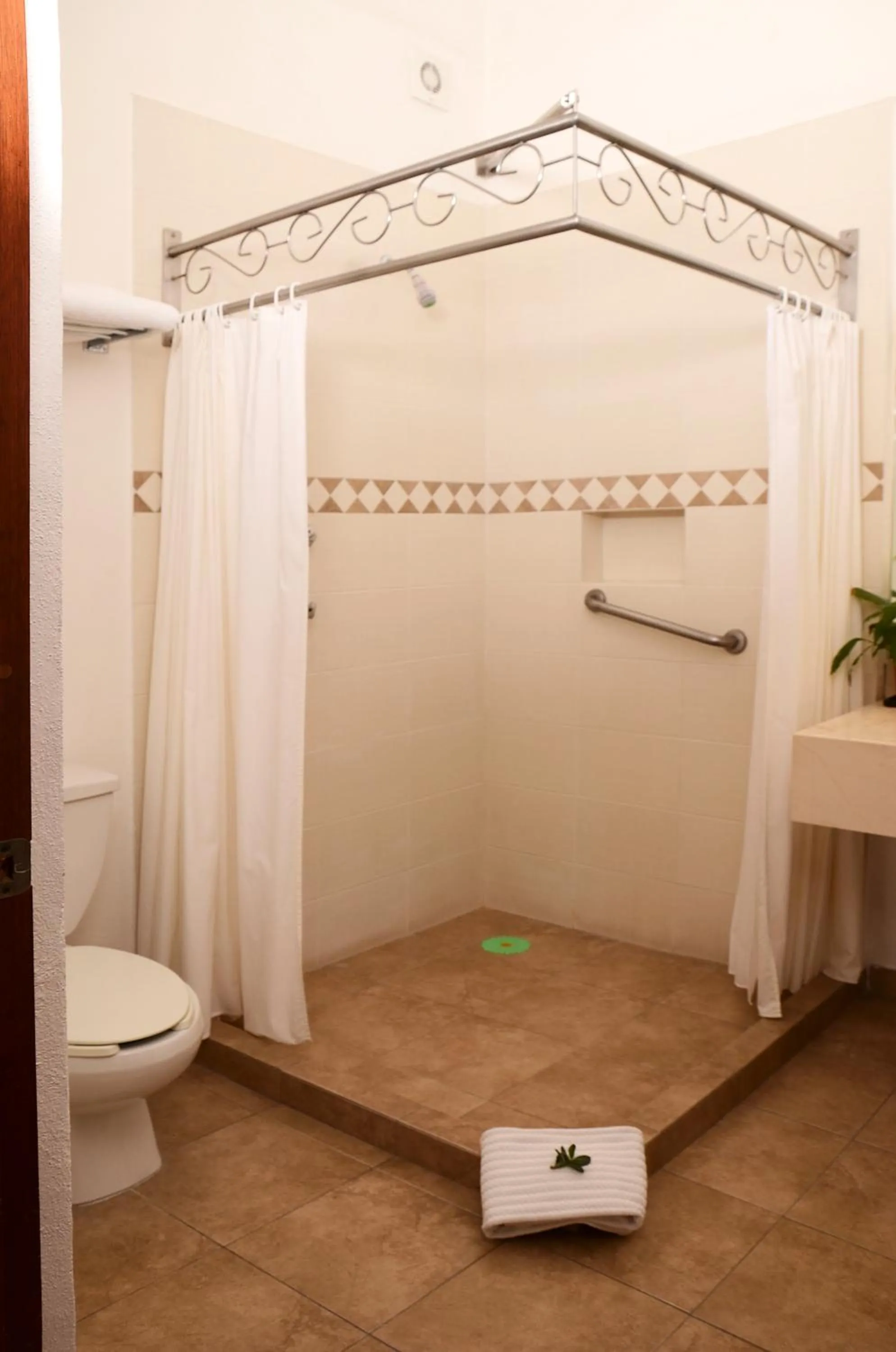 Shower in El Serafin Hotel Boutique