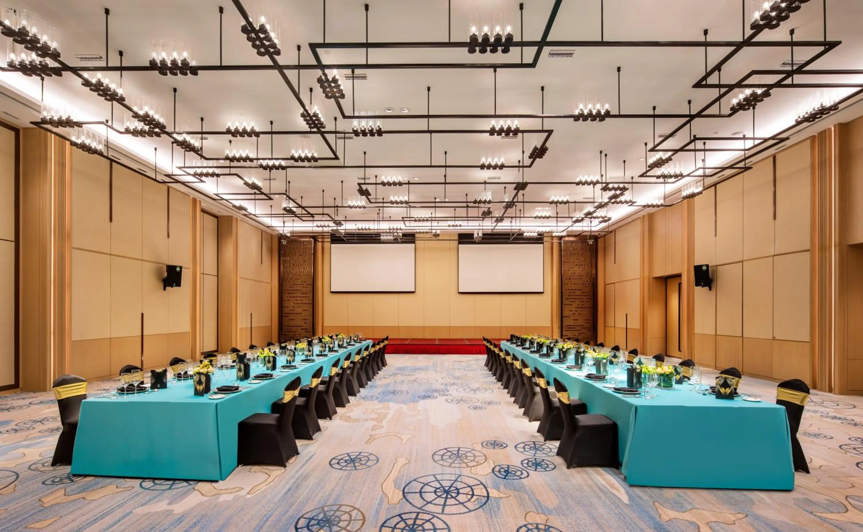 Meeting/conference room in Holiday Inn Tianjin Xiqing by IHG