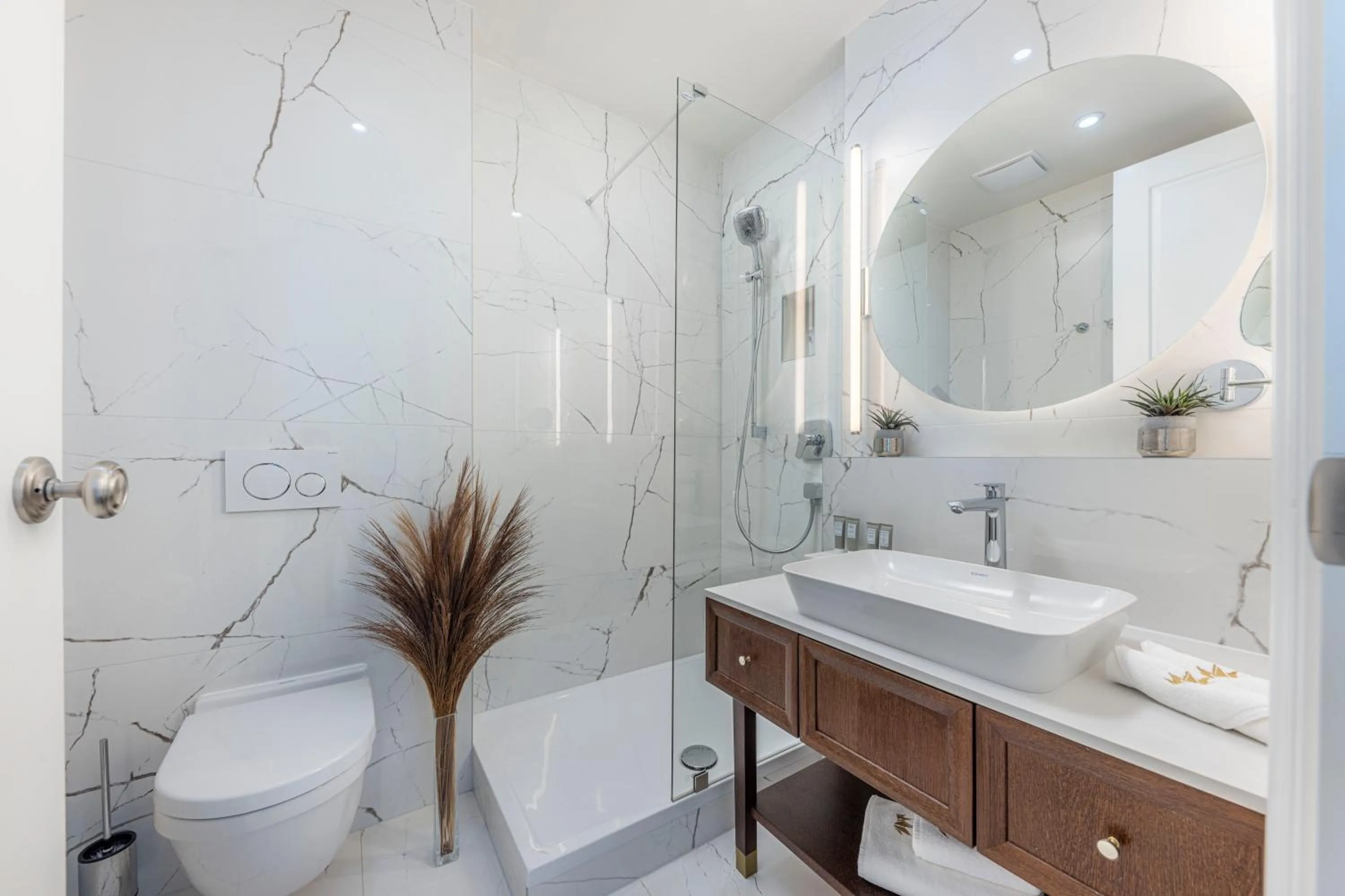 Toilet in Royal Palm Hotel