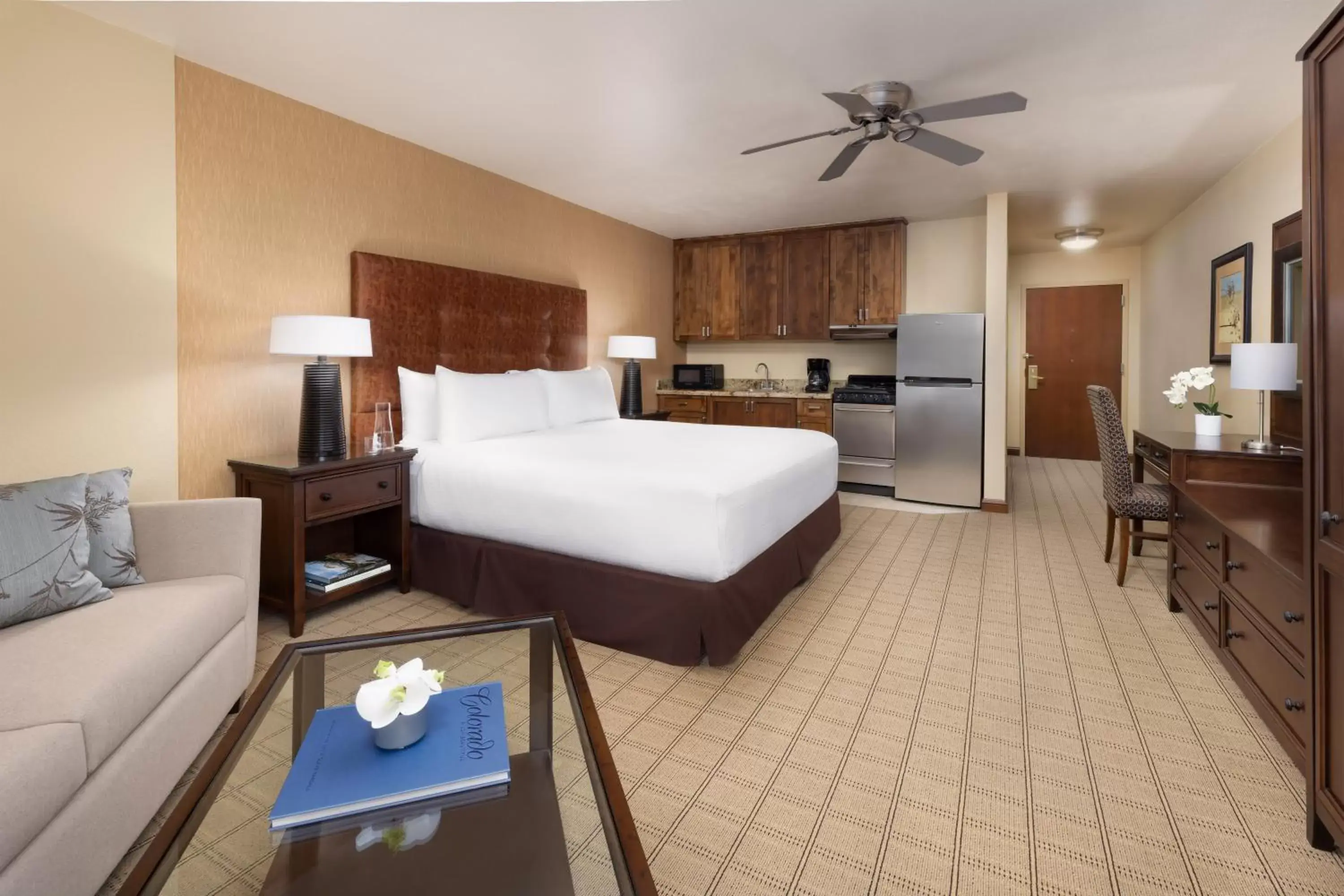 Standard Accessible King with Roll-In Shower in Elevation Hotel & Spa Standard Accessible King with Roll-In Shower in Elevation Hotel & Spa