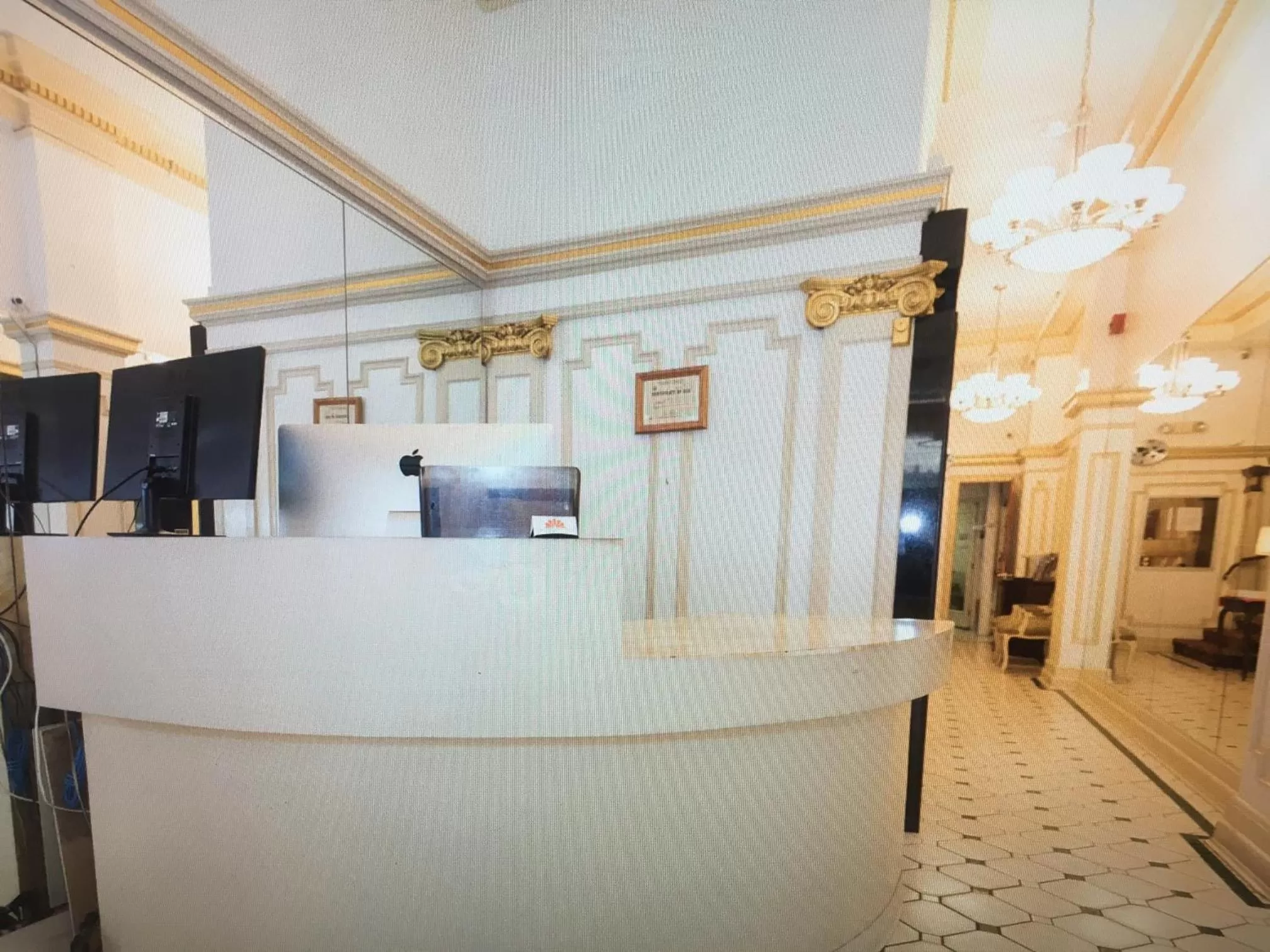 Lobby or reception in Union Square Plaza Hotel