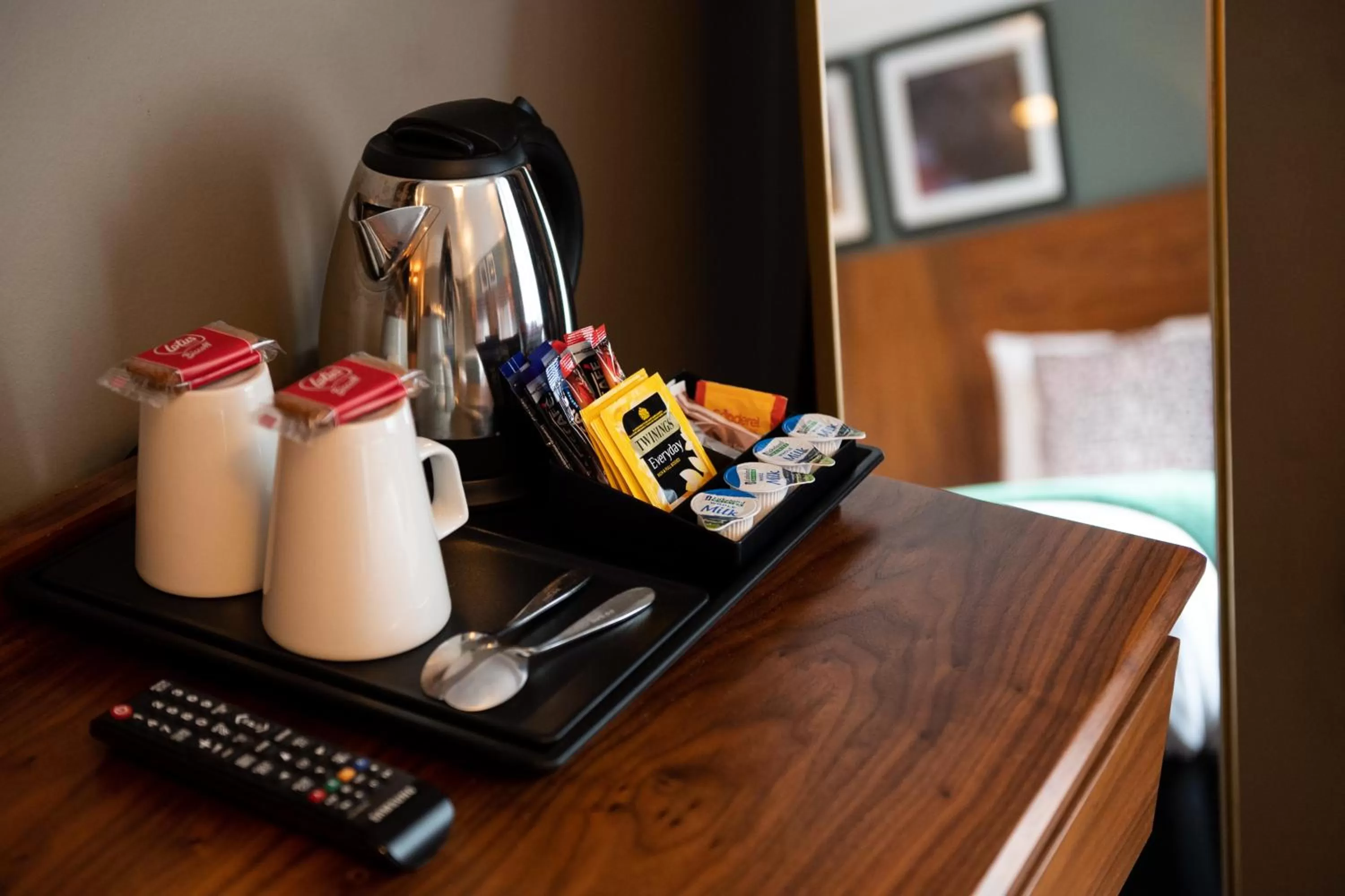 Coffee/Tea Facilities in The Oatlands Chaser by Innkeeper's Collection