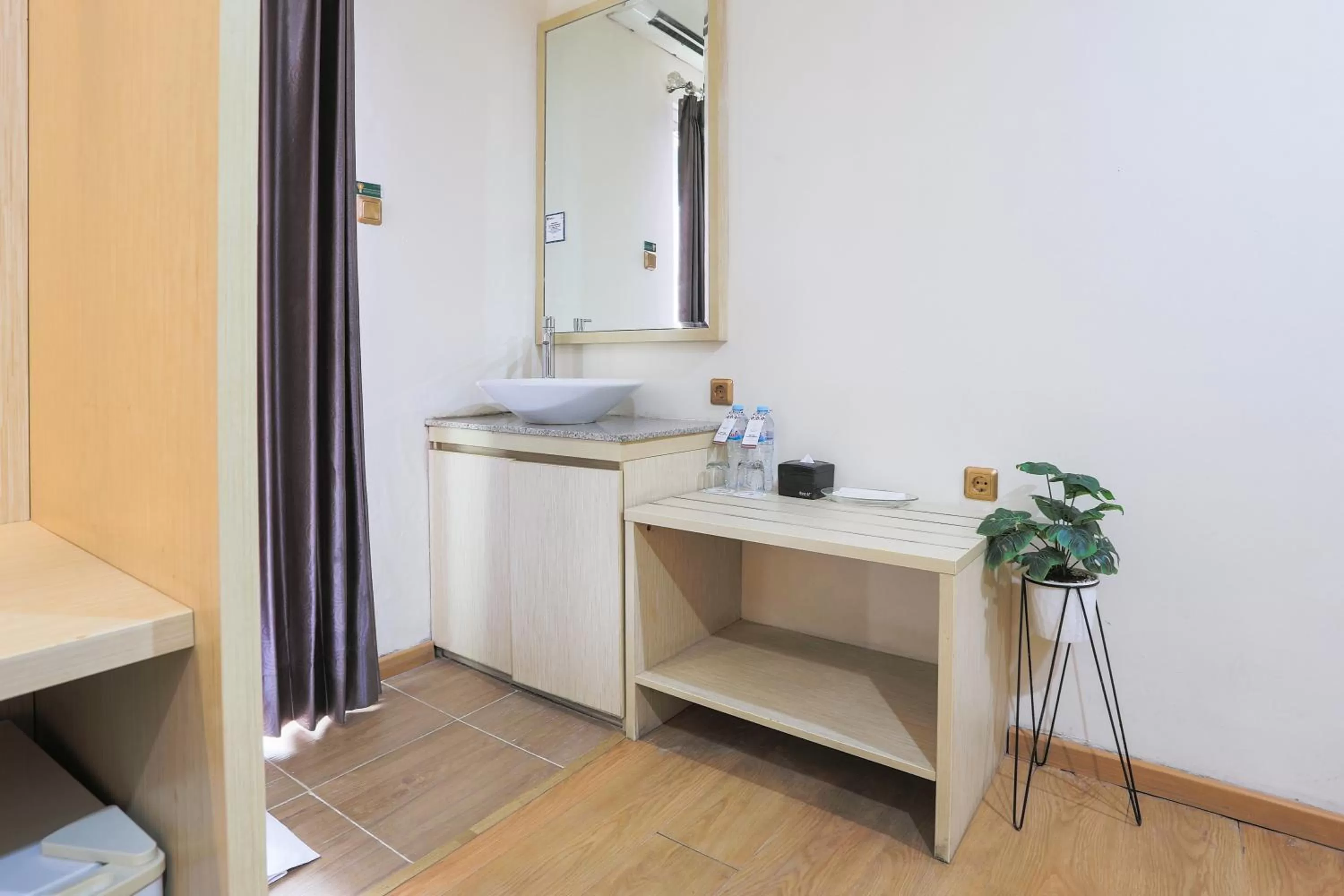 hair dresser in Hotel Gunawangsa Manyar