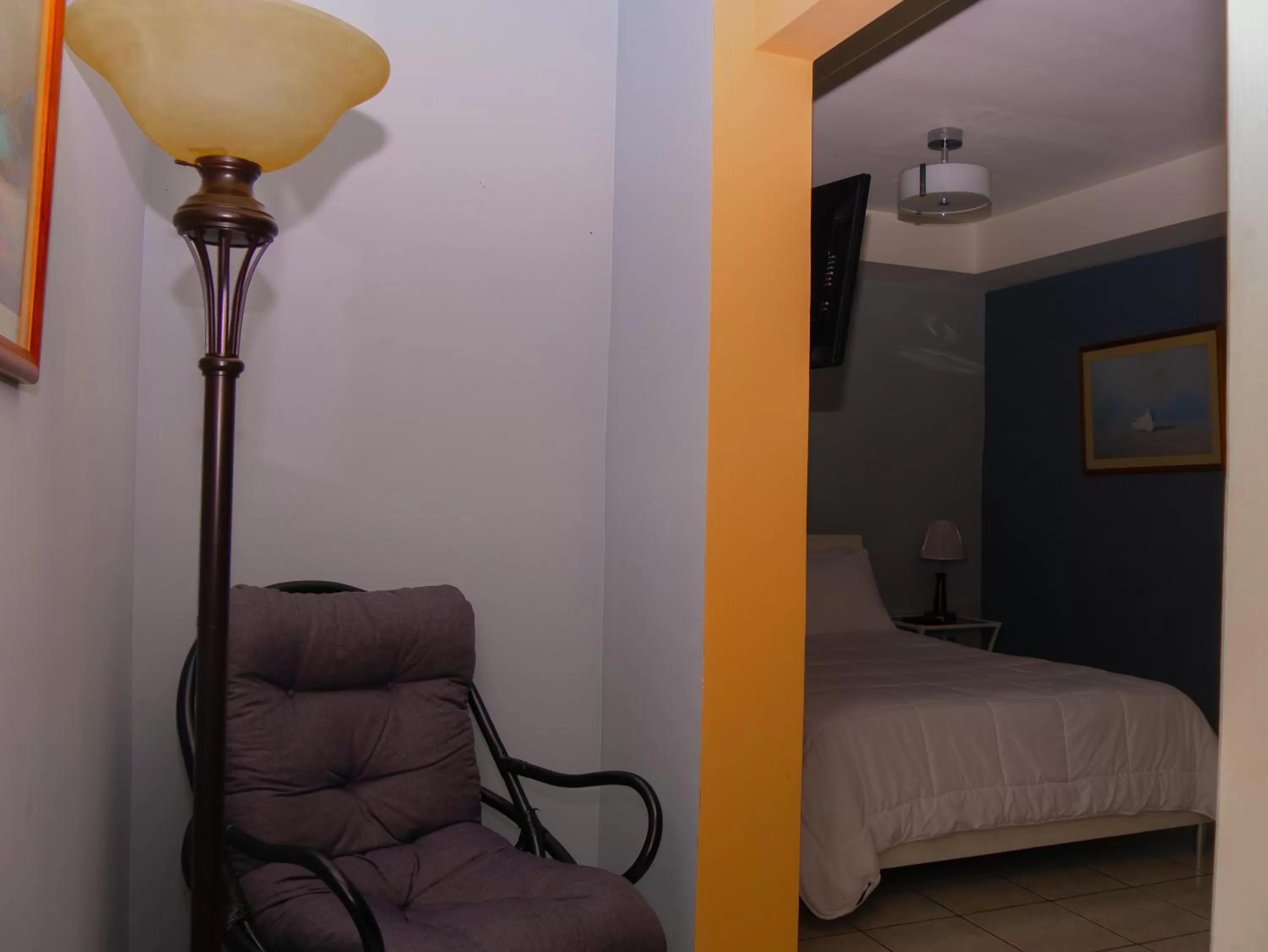 Living room, Bed in Hotel Bamboo Aeropuerto