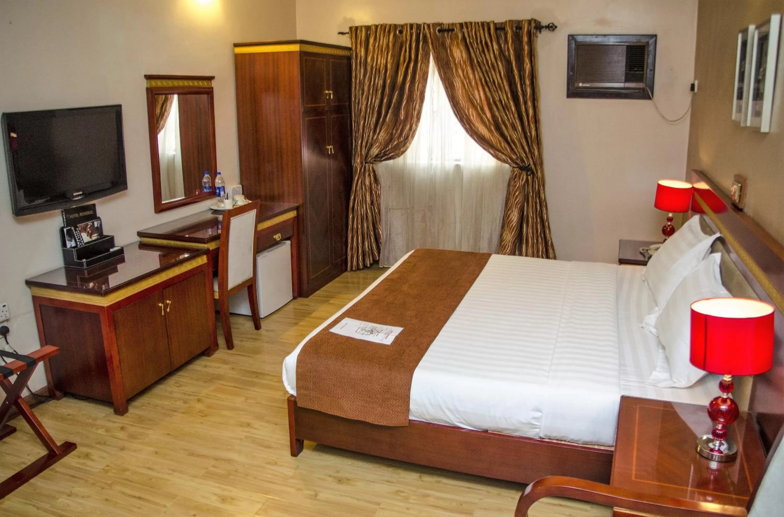 TV and multimedia, Bed in Hotel Rosebud