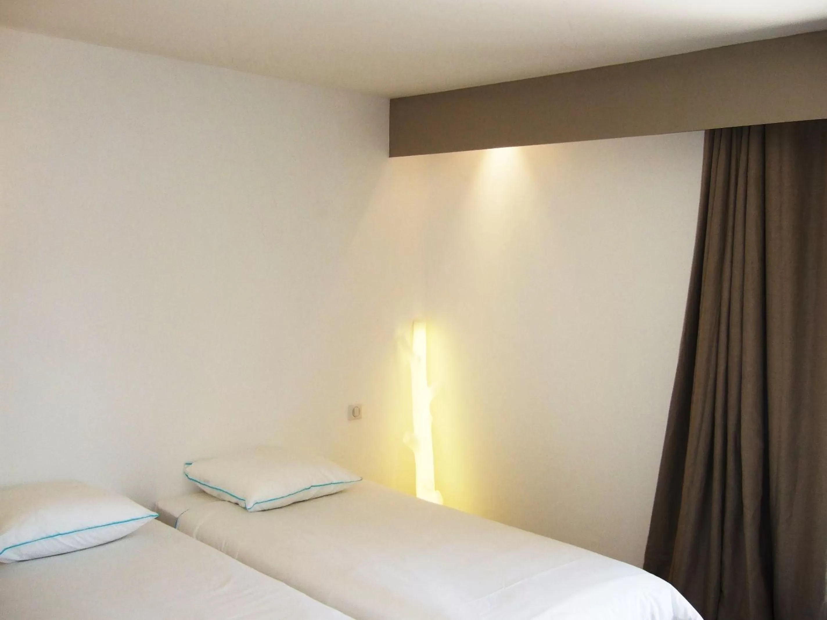 Bed in Le Jour et la Nuit, Maison d'hôtes