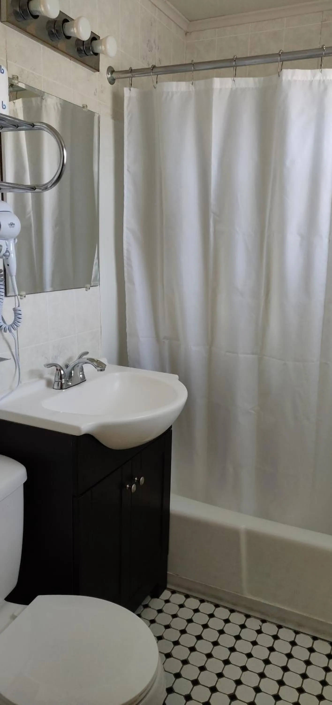 Bathroom in Pinebrook Motel