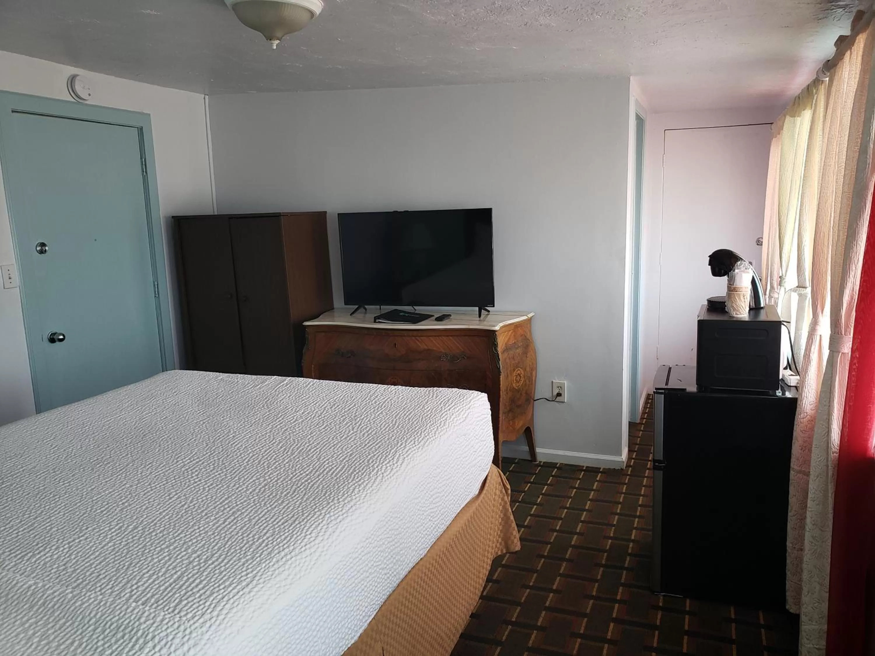 Bed in Topaz Motel - Flagler Beach