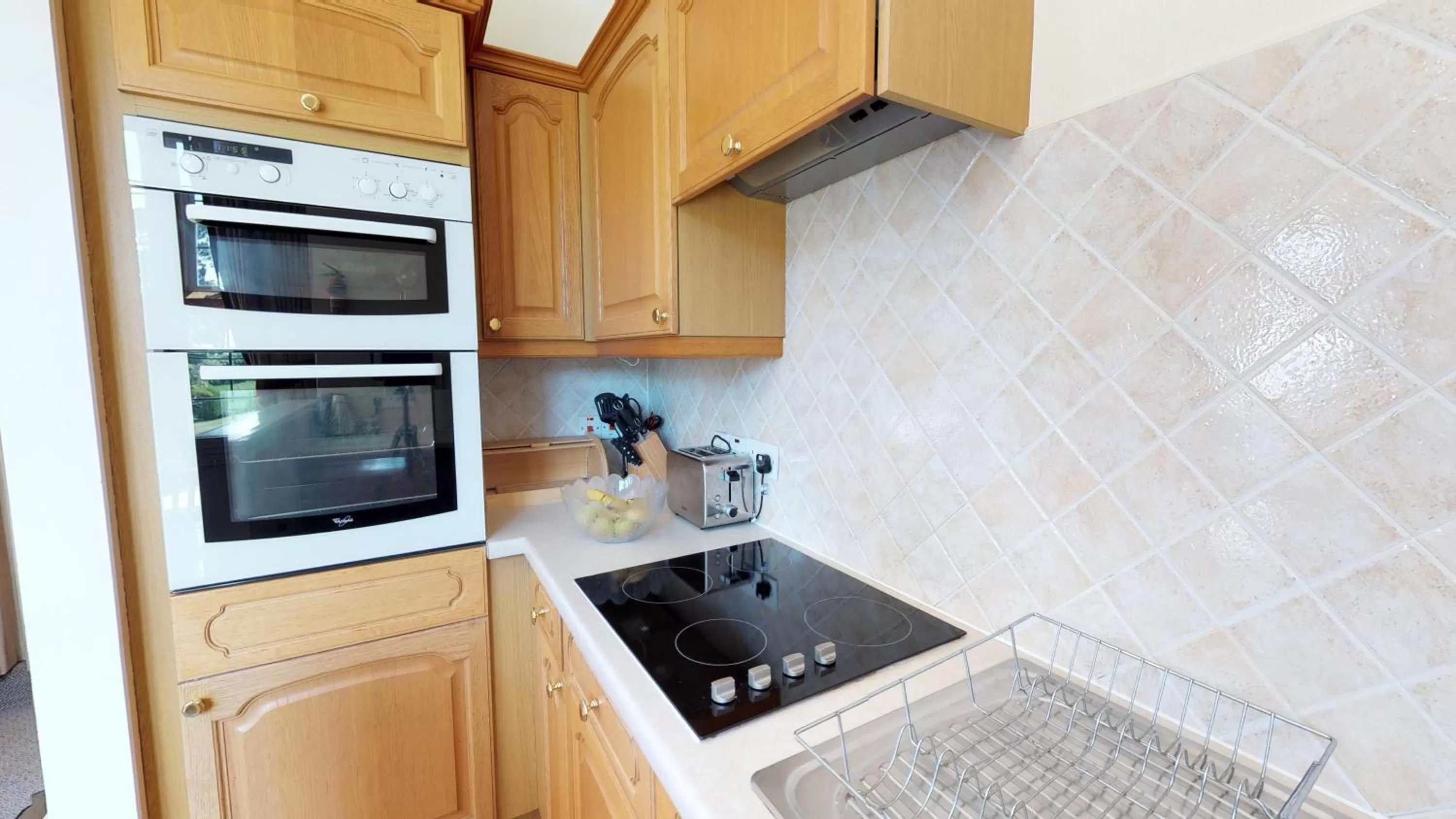 Kitchen or kitchenette, Kitchen/Kitchenette in Macdonald Elmers Court Resort